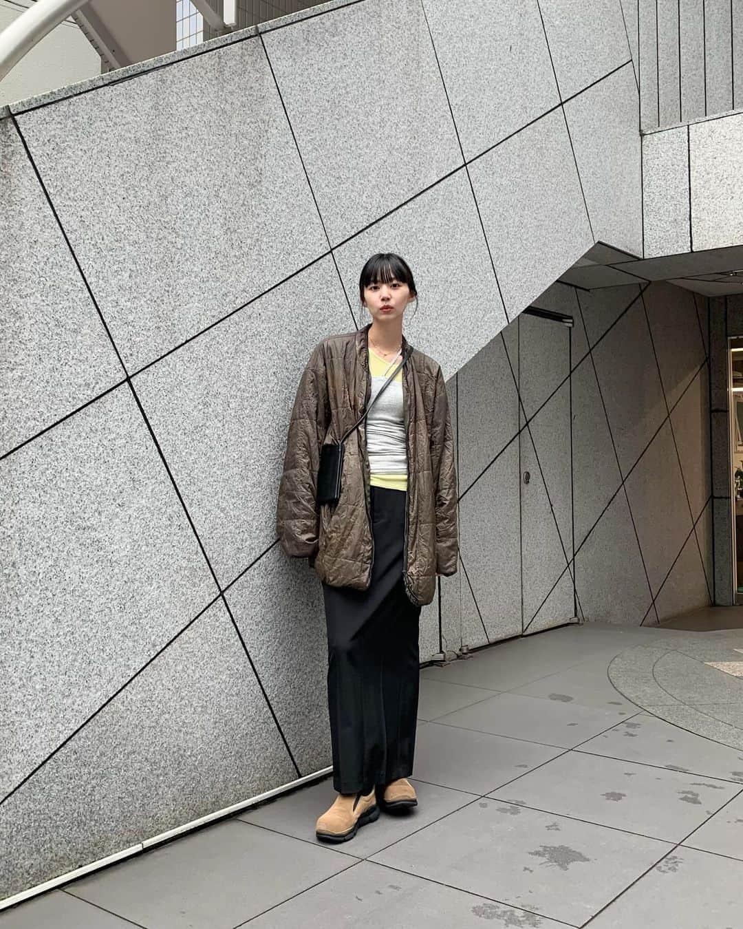 のインスタグラム：「お気に入りのヴィンテージのシューズ👞 ソールがすり減ってきていたので @vibram_japan にてリペアして頂きました！  元のソールより足元に存在感も出て、グリップ力も増したので履き心地も大満足👏🏻 自分にとってはお馴染みの靴も、ソールを変えるだけで気分も上がるしより長く履ける。嬉しい限りです♡  5枚目までがafter、6枚目がbeforeのソールです！  #RepairIfYouCare#RepairIfYouCare_jp #Vibram#ヴィブラム#pr」