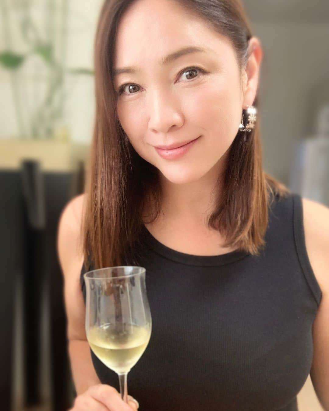 田中悦子さんのインスタグラム写真 - (田中悦子Instagram)「このあとすぐ ８時〜ライブ💕 YOOR登録してね😘  今日は泡🍾🥂  これは今日ゲリラライブしたときの写真よ😎  https://yoor.jp/door/etsuko_reborn25?fbclid=PAAaaO6TSN2LdRsTk-JNa9Pj63Wwc_rNTnRzF_dDyuGwckGgpfbToR9H94ieY」11月19日 19時34分 - etsuko.reborn25