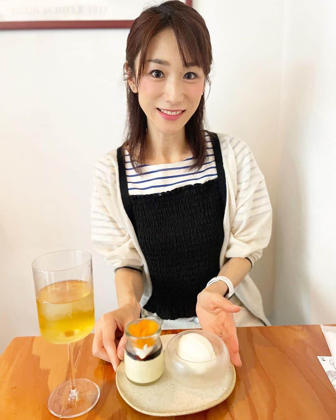 堂真理子さんのインスタグラム写真 - (堂真理子Instagram)「先日、お友達とお茶をした時の写真☕️🍮 おしゃれなスイーツとアイスティーと楽しい時間に、癒されたひと時でした💕 充電の時間、大切ですね😌✨  今週も頑張りましょう♪   #お友達 と  #お茶 しました  #ティータイム  #プリン  #アイスクリーム  #アイスティー  #ごちそうさまでした  #癒し の  #時間  #堂真理子 #テレビ朝日 #アナウンサー」11月19日 19時27分 - mariko_do