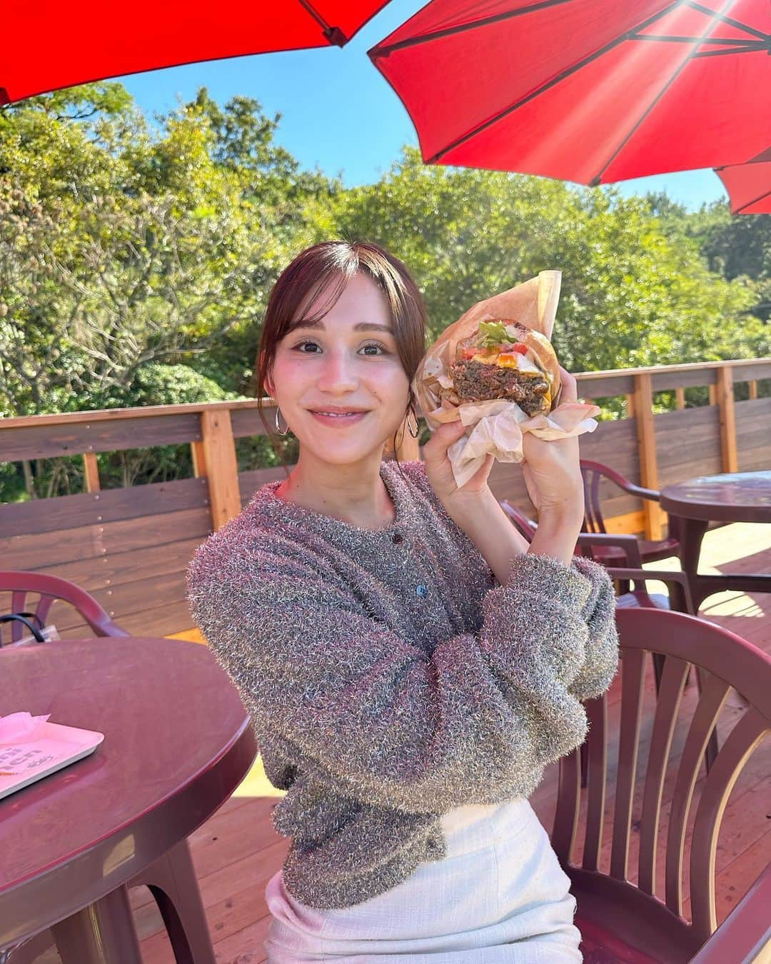 高島ゆみさんのインスタグラム写真 - (高島ゆみInstagram)「. 淡路島のハンバーグ🍔✨  めちゃくちゃ大きくて 美味しかった🫠🩷🩷  #ハンバーグ#淡路島#淡路島グルメ」11月19日 19時28分 - yumi_tksm