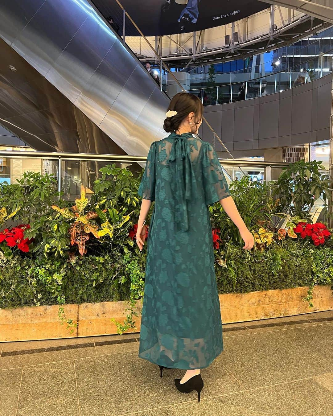 待鳥志織さんのインスタグラム写真 - (待鳥志織Instagram)「@kana.dress.official さんの2wayドレス🎄❤️ リボンを前に結んで結婚式の日に、後ろに結んでちょっとおしゃれな日のランチとかで使えそう✨ 他にも可愛いドレスが沢山あったよ~~！ #kana#kanadress」11月19日 19時29分 - __.shiori_