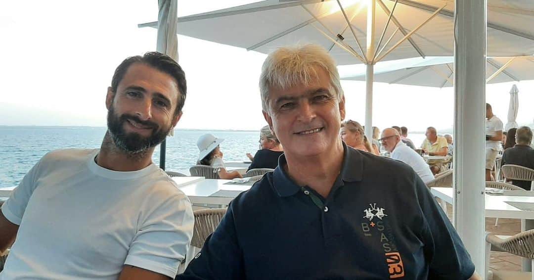 ニコラス・パレハのインスタグラム：「Feliz cumpleaños viejo querido ! Disfruta de tu día , te extrañamos y te queremos mucho pa ! ❤️🎊🎉🎁 @pareja.norberto」