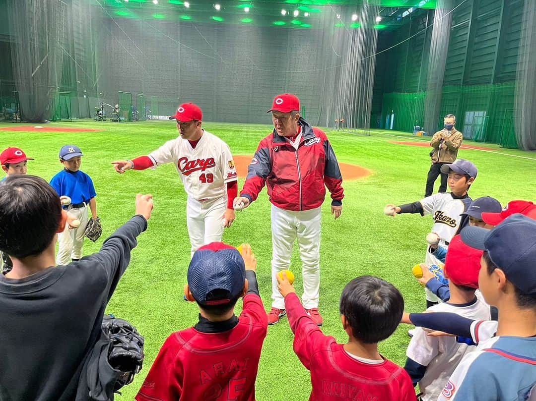 天谷宗一郎さんのインスタグラム写真 - (天谷宗一郎Instagram)「佐々岡さんと「フレスタ×明治」野球教室に参加しました。野球教室は楽しいね🙂 #カープ #フレスタ #明治 #野球教室 #佐々岡真司 さん #天谷宗一郎」11月19日 19時29分 - soichiroamaya