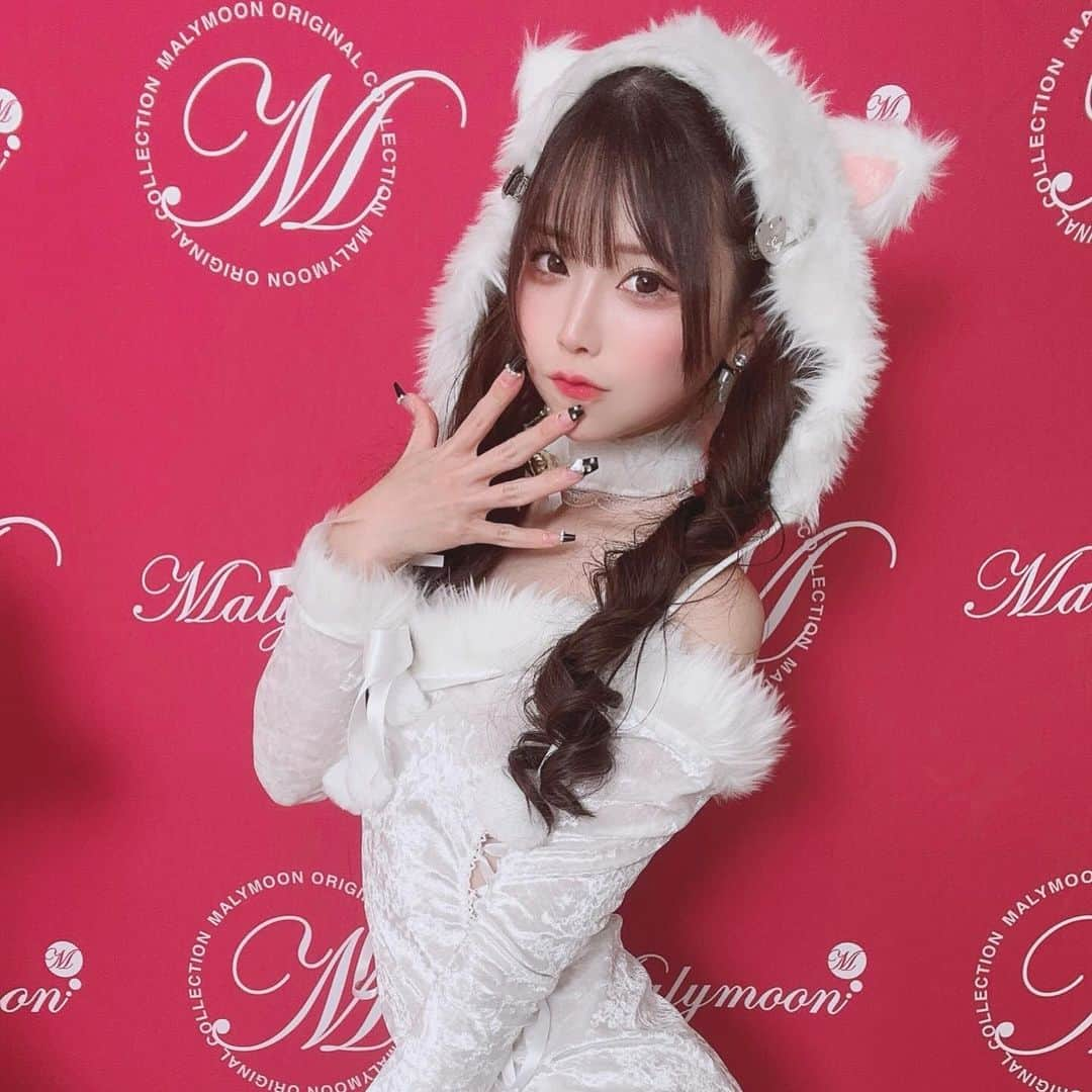 倉坂くるるさんのインスタグラム写真 - (倉坂くるるInstagram)「#Malymoon撮影会 ご参加ありがとうございました！  楽しい時間であっという間だったね 写真ちょこちょこあげていきます🐾  3部のまっしろもこもこ衣装 これお気に入り♡  #コスプレ #コスプレイヤー #cosplay #cosplayer #cosplaygirl #japanesegirl  #角色扮演 #自撮り女子 #costume #coser」11月19日 19時43分 - kurasaka_kururu