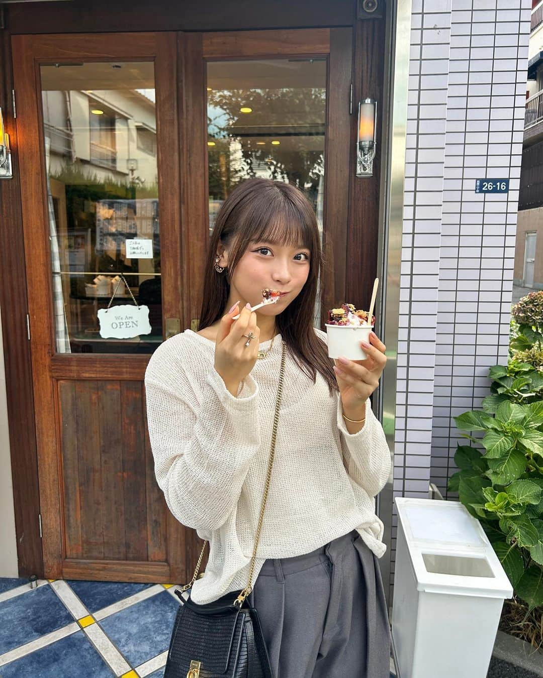 marupiのインスタグラム：「かき氷オタクの最大の浮気。 スキャンダルですねぇ #まるぴの私服」