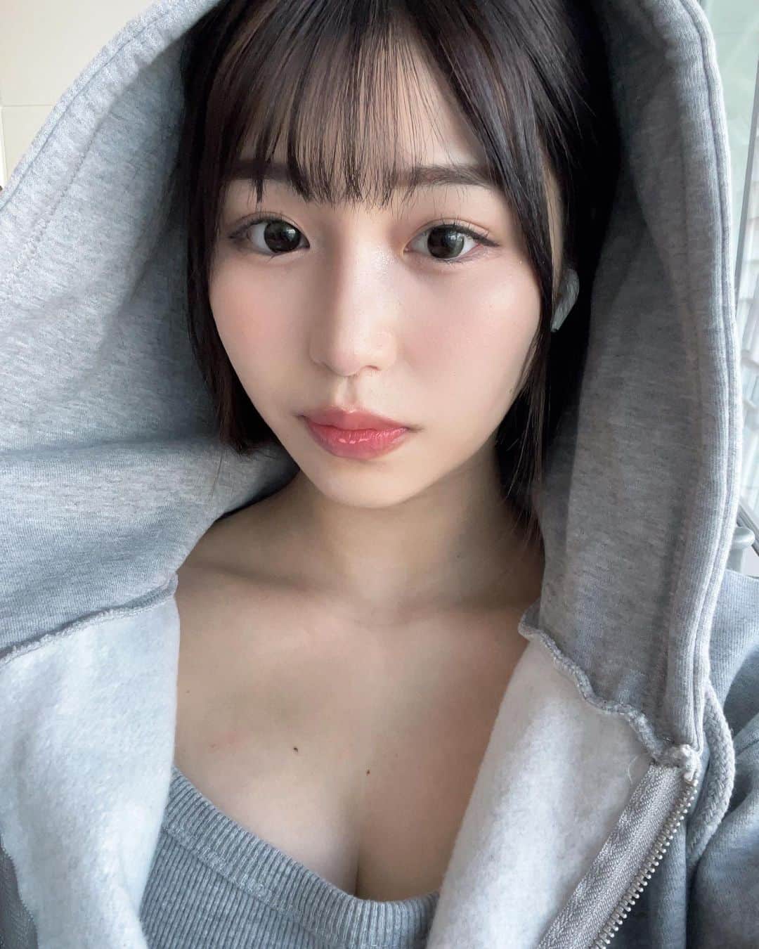 唯井まひろのインスタグラム：「🩶」