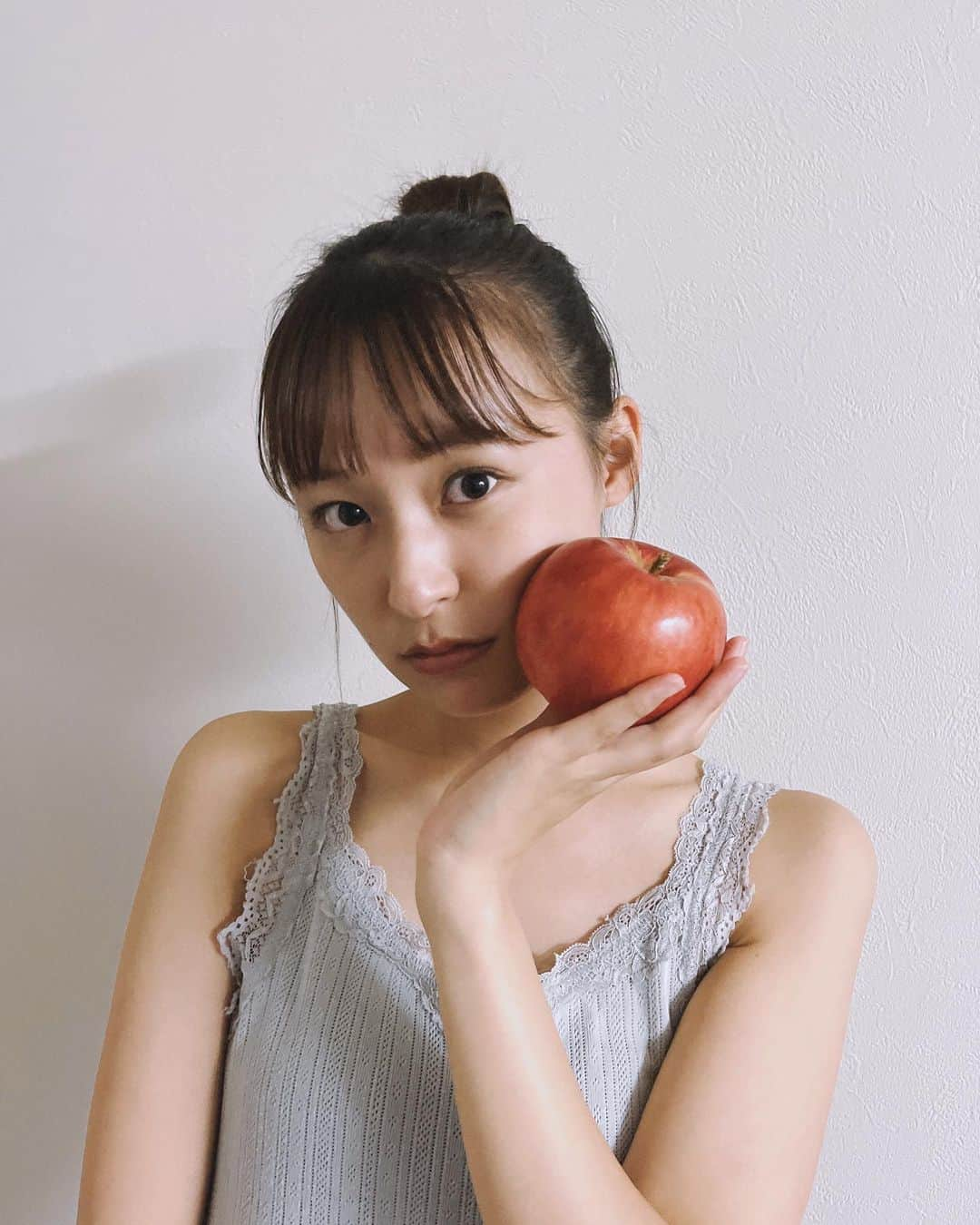 鈴木美羽のインスタグラム：「食欲の秋🍂 りんごはアップルパイにした🍎」