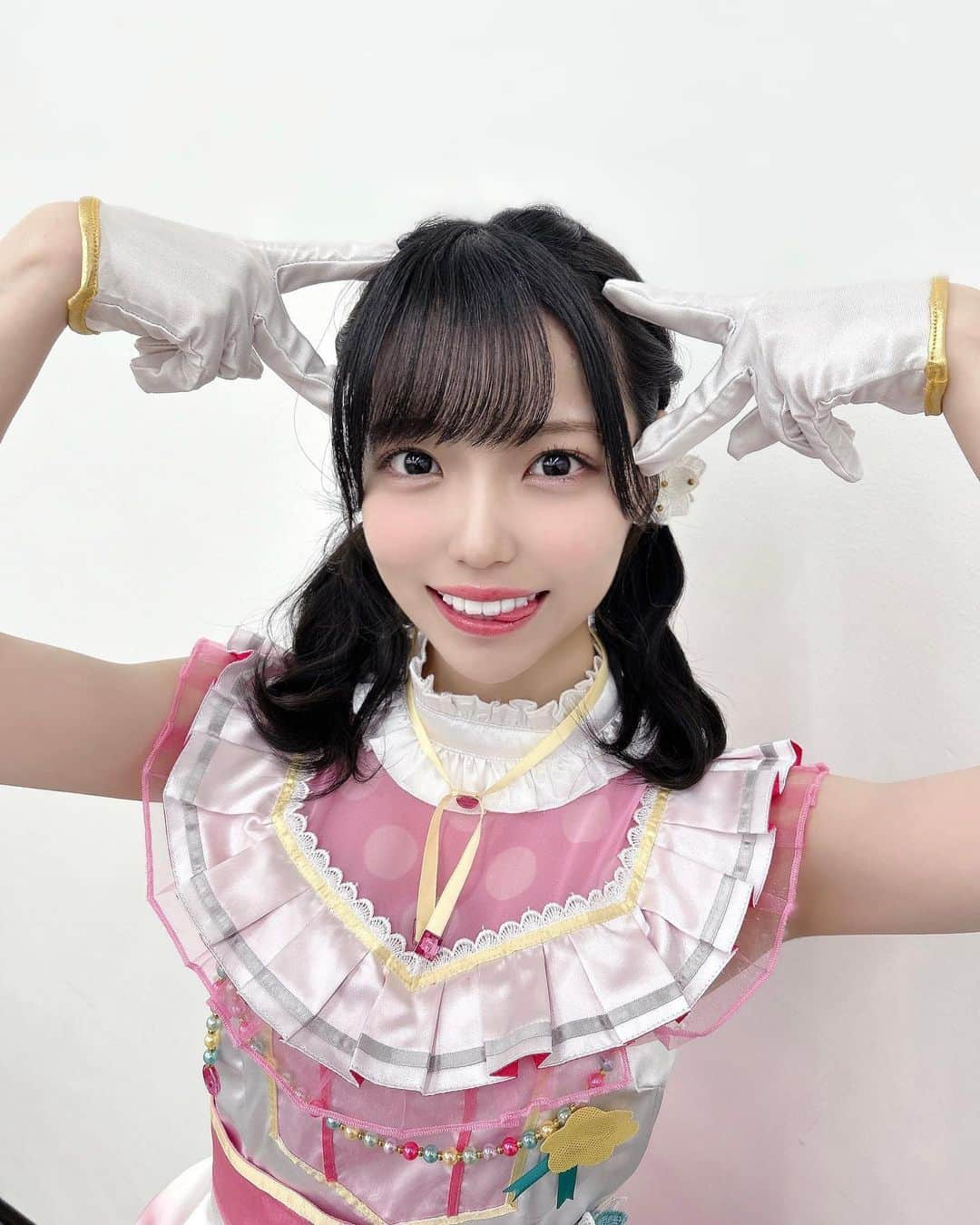 CharmingTripのインスタグラム：「💖 ⁡ ⁡ ⁡ キュルキュルアイドル陽菜さん ✧ ⁡ 最近出来るようになりつつある ヘアアレンジをしてみました〜！ 陽菜さんが喜んで嬉しく思います ⁡ 中の人だけではなくヘアアレンジも 吉田彩良にお任せあれです😼 #さらぴヘアアレ ⁡ ⁡ ⁡ #STU48 #CharmingTrip #さらぴカメラ  #岩田陽菜 #アイドル #編み込みツインテール #アイドルヘア」