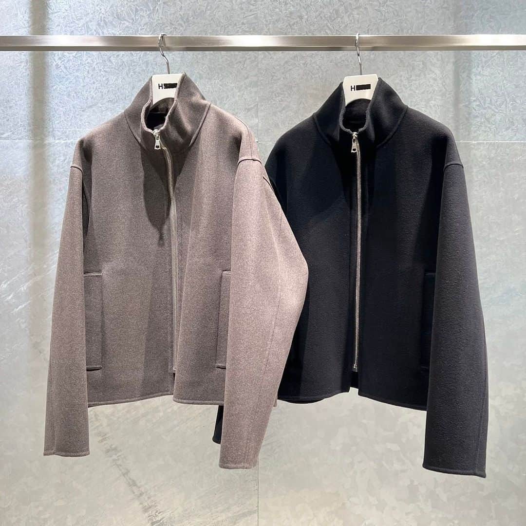 H BEAUTY&YOUTHさんのインスタグラム写真 - (H BEAUTY&YOUTHInstagram)「＜H BEAUTY&YOUTH＞ WOOL CASHMERE PILE STAND JACKET ¥94,600 Color: MD.GRAY/BLACK Size: S/M/L  BITING STRAIGHT 5 POCKET DENIM ¥33,000 Color: NAVY Size: S/M/L  #H_beautyandyouth #エイチビューティアンドユース @h_beautyandyouth  #BEAUTYANDYOUTH #ビューティアンドユース #Unitedarrows #ユナイテッドアローズ」11月19日 19時41分 - h_beautyandyouth