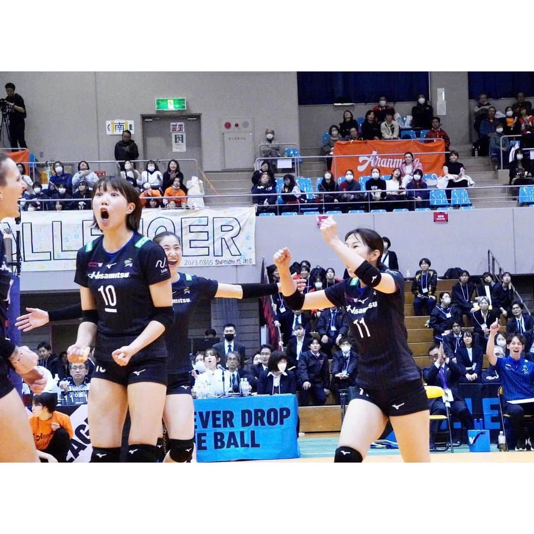 大竹里歩さんのインスタグラム写真 - (大竹里歩Instagram)「🫸🫷 リーグ前半戦🏐  まだまだこれから!! 色んな表情して色んな経験して 楽しむことを忘れず頑張りますっ🥰  いつでもどこでも応援してくれている SPRINGSFAMILYのみなさん💙 最強、最高、ありがとうございます🫶  えりか姉さん!! 改めて３００試合Congratulation🎉👏  #久光スプリングス #vリーグ  #vリーグ女子」11月19日 19時46分 - riho_take0827