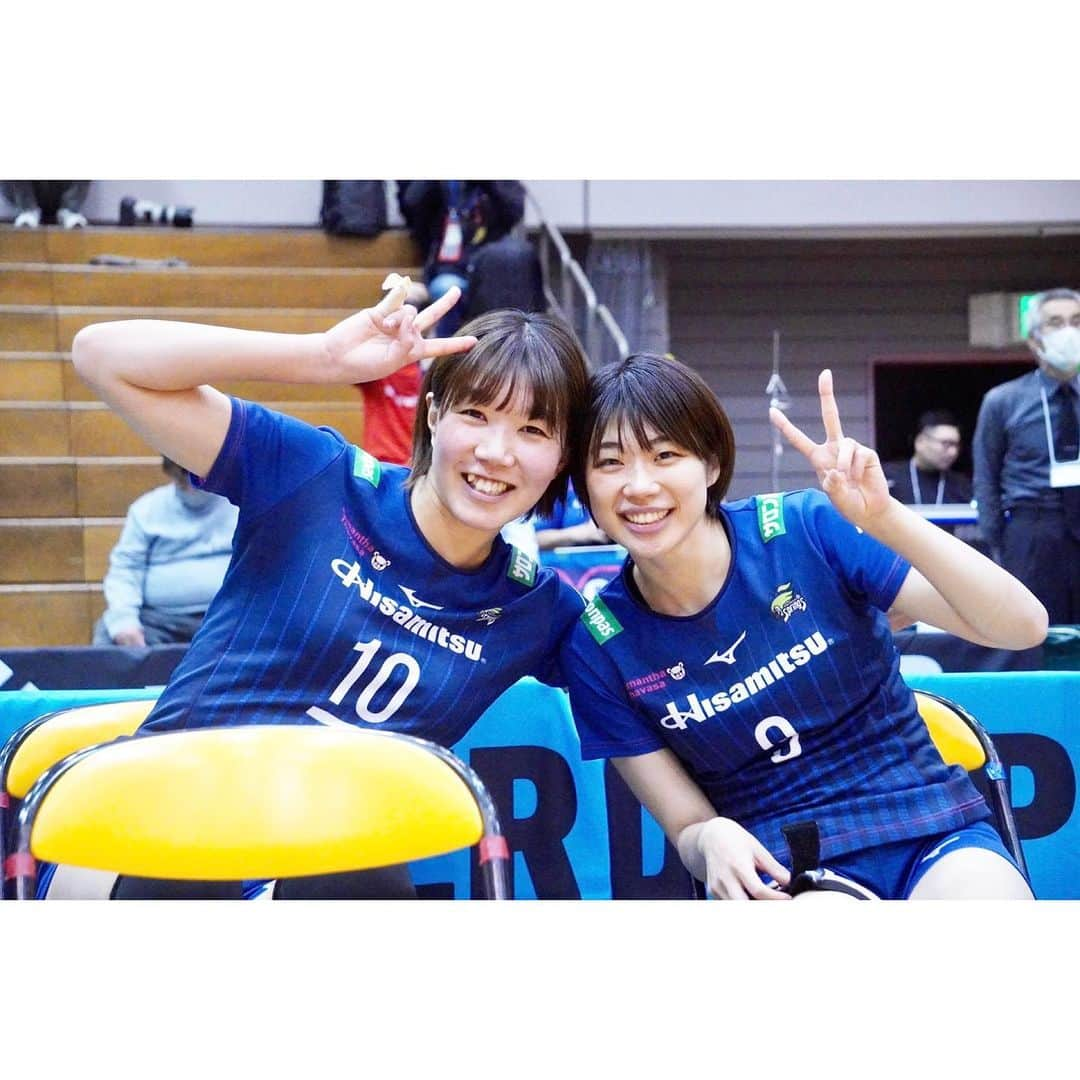 大竹里歩さんのインスタグラム写真 - (大竹里歩Instagram)「🫸🫷 リーグ前半戦🏐  まだまだこれから!! 色んな表情して色んな経験して 楽しむことを忘れず頑張りますっ🥰  いつでもどこでも応援してくれている SPRINGSFAMILYのみなさん💙 最強、最高、ありがとうございます🫶  えりか姉さん!! 改めて３００試合Congratulation🎉👏  #久光スプリングス #vリーグ  #vリーグ女子」11月19日 19時46分 - riho_take0827