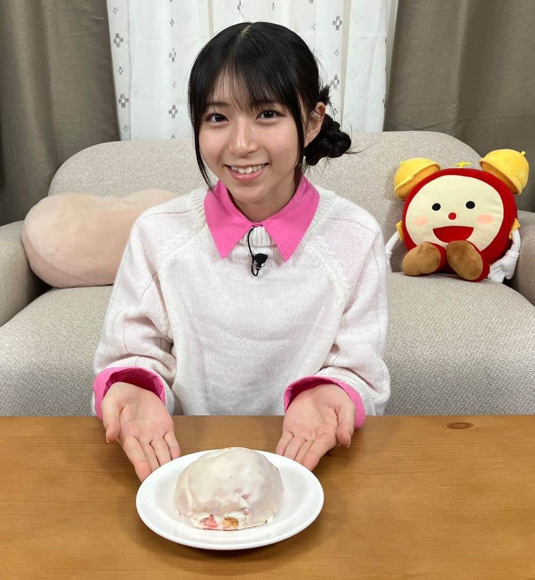 大里菜桜さんのインスタグラム写真 - (大里菜桜Instagram)「あす20日(月)のイマドキは 「ロングセラー商品の“お菓子な”コラボ」を紹介します。  串カツ田中とキットカットの驚きの揚げスイーツや 山崎製パン×ミルキーのとびっきりスイートな菓子パンも登場します。6時50分過ぎに放送予定です。是非見てください。  #めざましテレビ#イマドキ#コラボ#驚き#大里菜桜」11月19日 19時48分 - naooosato