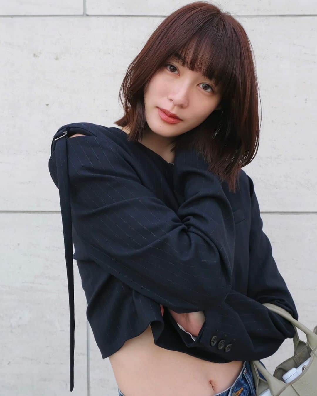 SHIMAのインスタグラム：「. < SHIMA HITHAIR -November- > .  [ レイヤーボブ ] 重めのバングにレイヤーボブがかわいい！ 似合わせならお任せください。 . ◆担当：HARAJUKU店 金田 和樹 @kaneta.hair  ◆menu：カット&ケアカラー  ◆使用スタイリング剤：#seekmoisture . @shima__harajuku #shimaharajuku #shima #shimahithair」