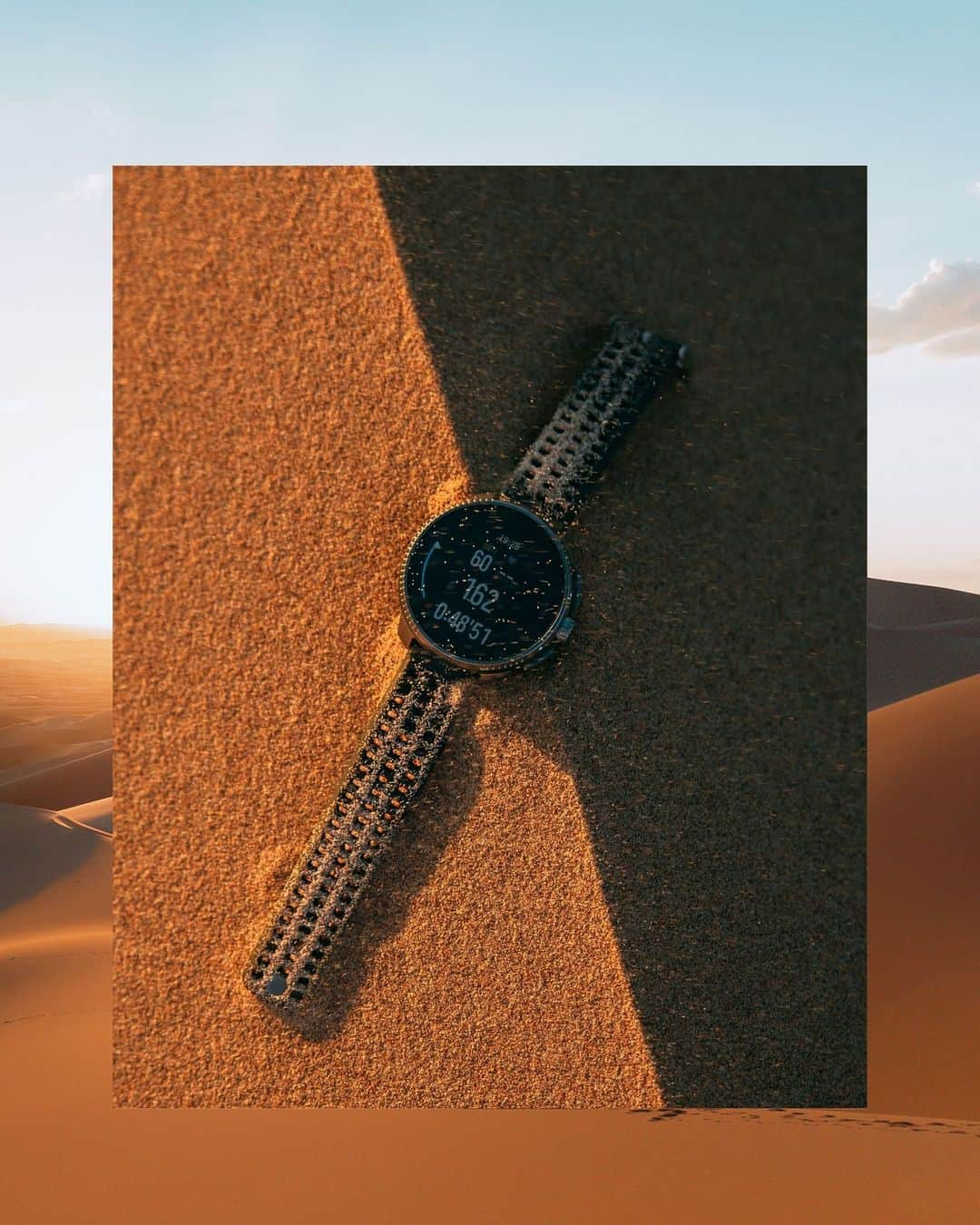 Suuntoさんのインスタグラム写真 - (SuuntoInstagram)「@runningphotograph took his #SuuntoRace to the Mongolian desert. Where has your Suunto been lately?⁣ ⁣ #Suunto #AdventureStartsHere」11月19日 20時00分 - suunto