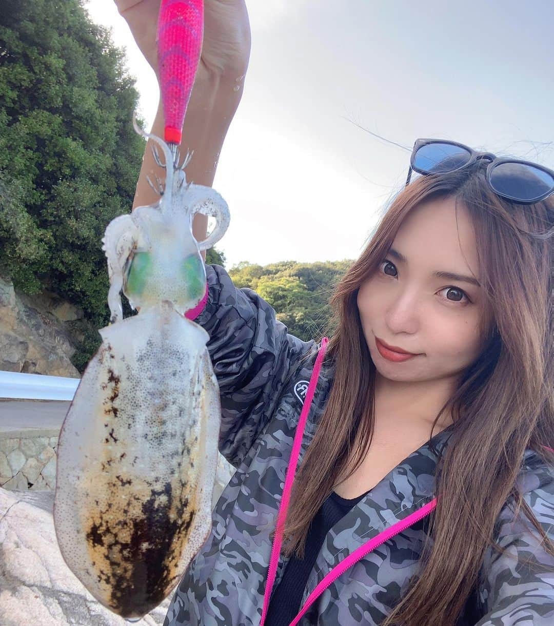 天間晴香さんのインスタグラム写真 - (天間晴香Instagram)「釣りモ🩵🫧終わりに地磯🐟🪼  #釣りガール #釣りギャル #地磯釣り #アオリイカ #エギング #イカ釣り初心者 #イカ釣り #fishing #fishinglife #fishinggirl #福山釣り #福山鞆の浦 #鞆の浦 #内海 #釣り初心者🔰 #つりがーる」11月19日 19時56分 - haruchimu23