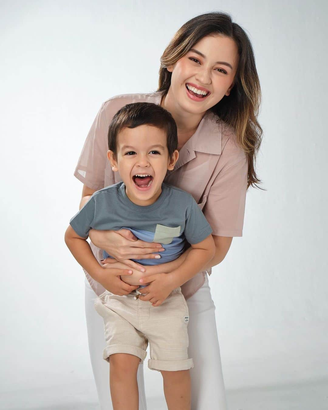 Kimberly Ryderのインスタグラム：「Happy 4th my kind and beautiful baby boy. 🥰 #birthdayboy  Buat emak-emak yang anak lakinya umur 4 tahun (atau pernah berumur 4 tahun), umur 4 ini kayak gmn sih? 🙃  📷 @jakasantri makeup by @ariniwongso  hair by @ans_mua」