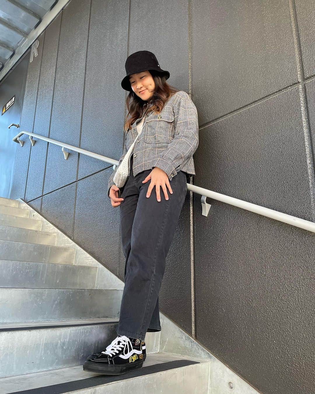 畠山紗英のインスタグラム：「ショッピングの日のアウトフィット🛍️ ブラックフライデー最高⭐️ 自分で作ったバッグが最近のお気に入り😊」