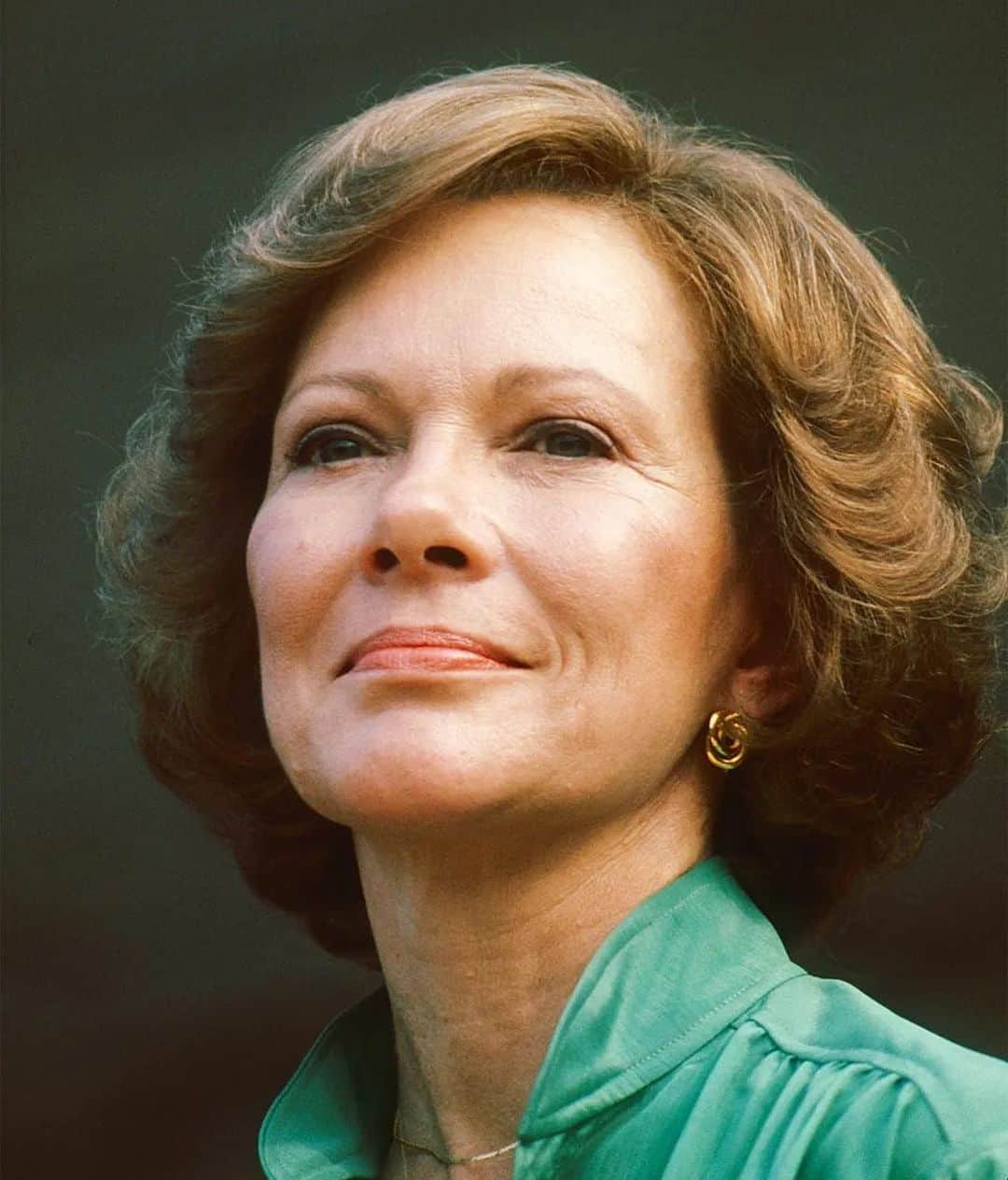 Vanity Fairのインスタグラム：「First Lady Rosalynn Carter, wife of former US President Jimmy Carter, has died. She was 96. The ERA advocate created the model for how a spouse could assume the role of presidential partner. Read our full tribute at the link in bio.  Photo: Diana Walker/@gettyimages」