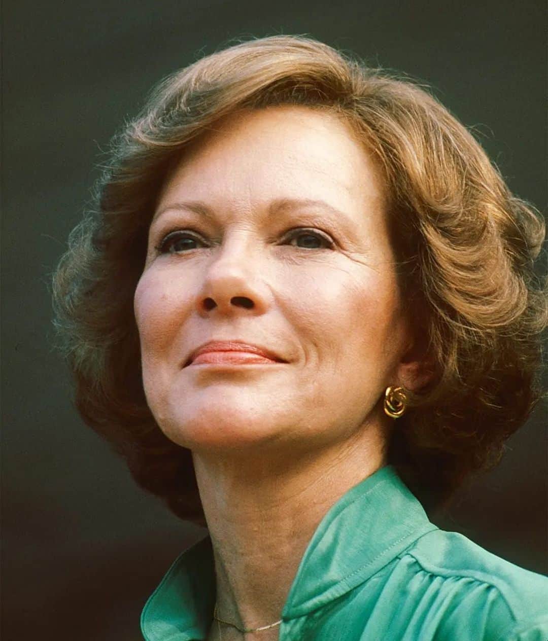 のインスタグラム：「First Lady Rosalynn Carter, wife of former US President Jimmy Carter, has died. She was 96. The ERA advocate created the model for how a spouse could assume the role of presidential partner. Read our full tribute at the link in bio.  Photo: Diana Walker/@gettyimages」