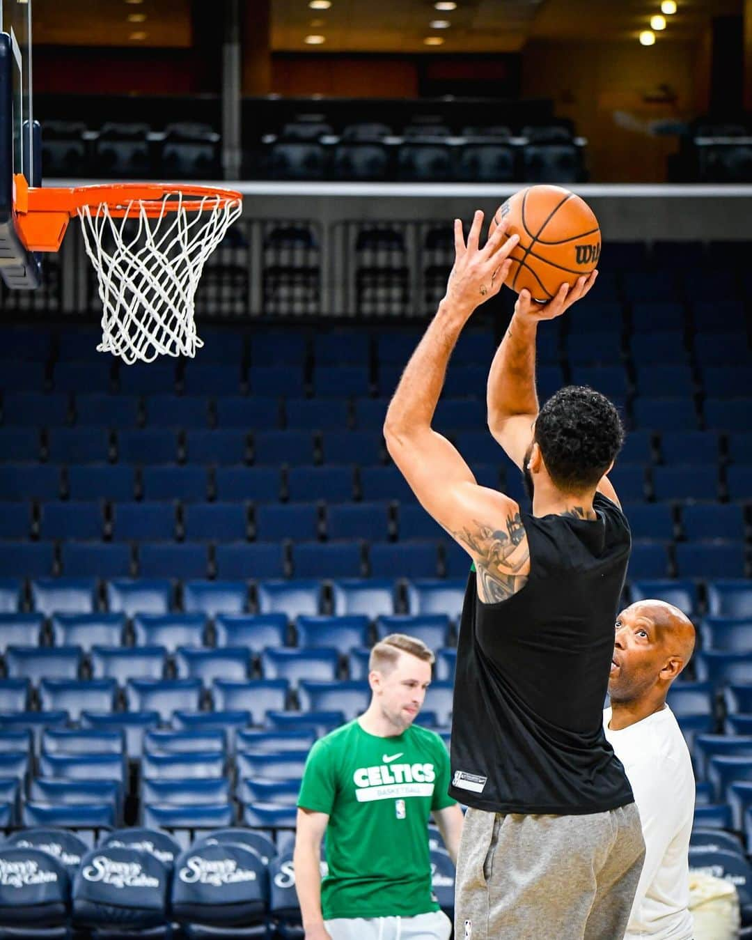 ボストン・セルティックスのインスタグラム：「Shots up on a Sunday ☄️」