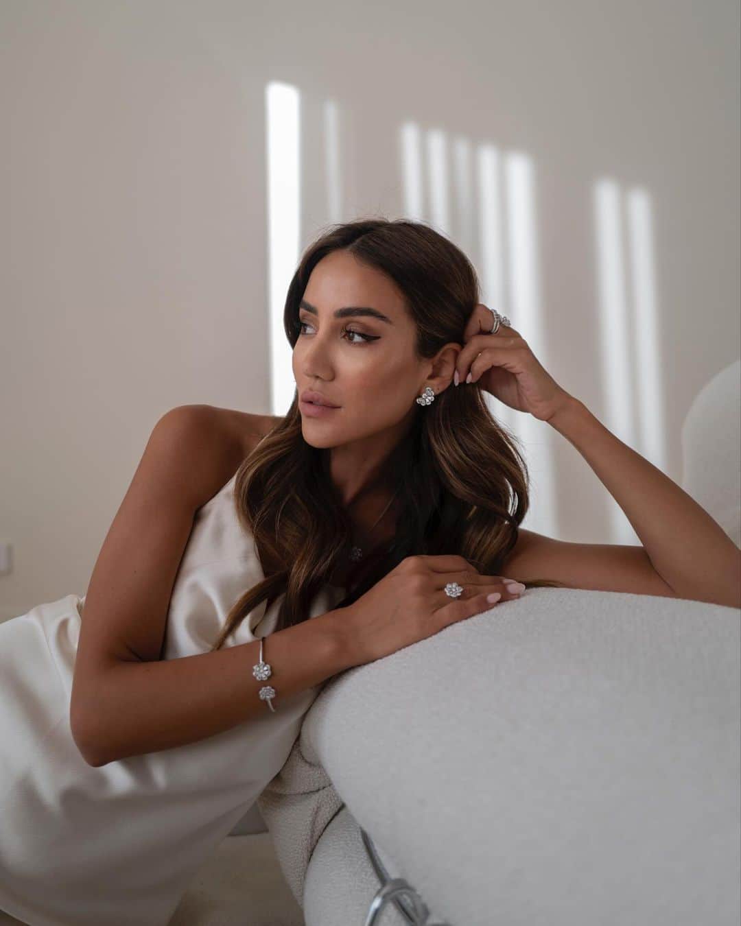 Tamara Kalinicさんのインスタグラム写真 - (Tamara KalinicInstagram)「Some people like to decorate their houses at this time of the year, I decorate myself with these incredible @chopard diamonds. Don’t forget a gift from you to you this season #ChopardGift #ChopardDiamonds #HolidaySeason ad」11月20日 5時24分 - tamara
