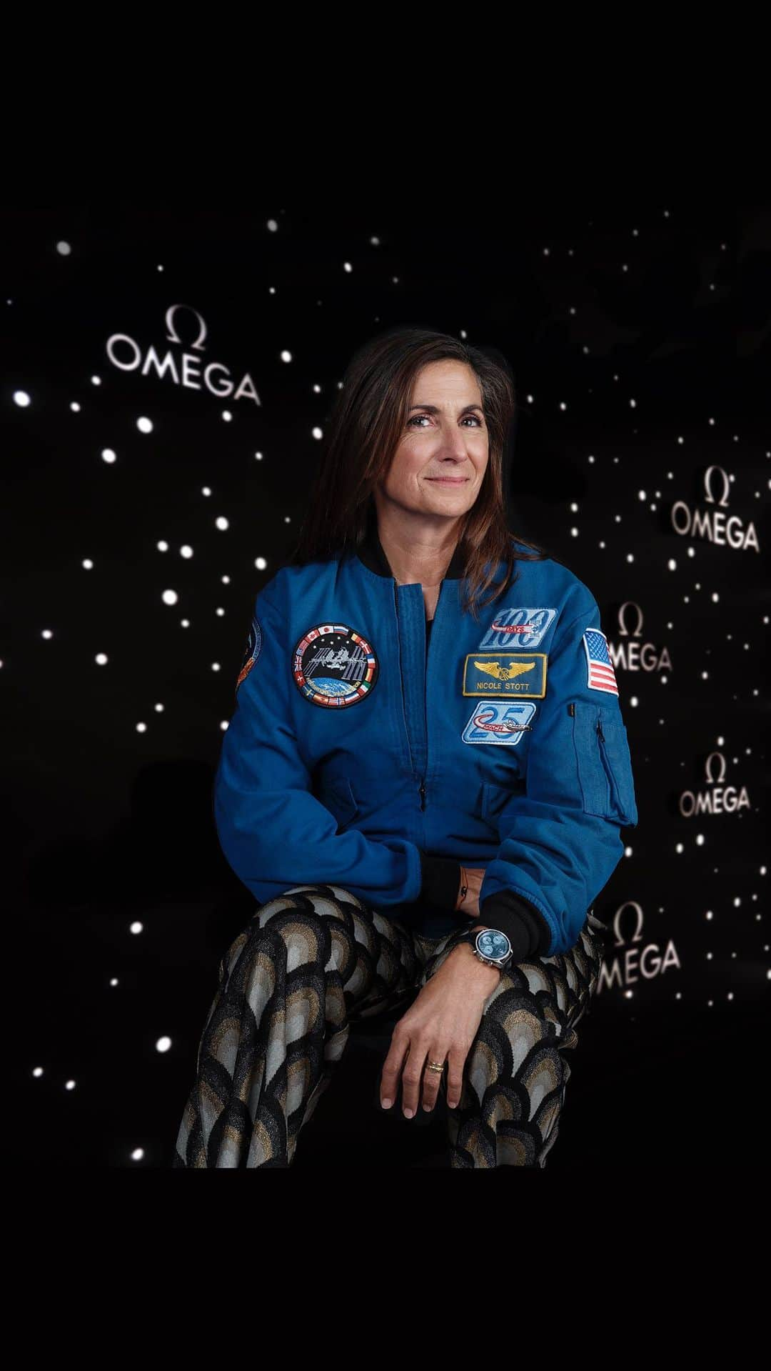 オメガのインスタグラム：「Reflecting on her time in space, astronaut Nicole Stott speaks at Planet OMEGA in New York. Discover the watches she has worn on Earth - as well as beyond.   #OMEGA @astro_nicole」