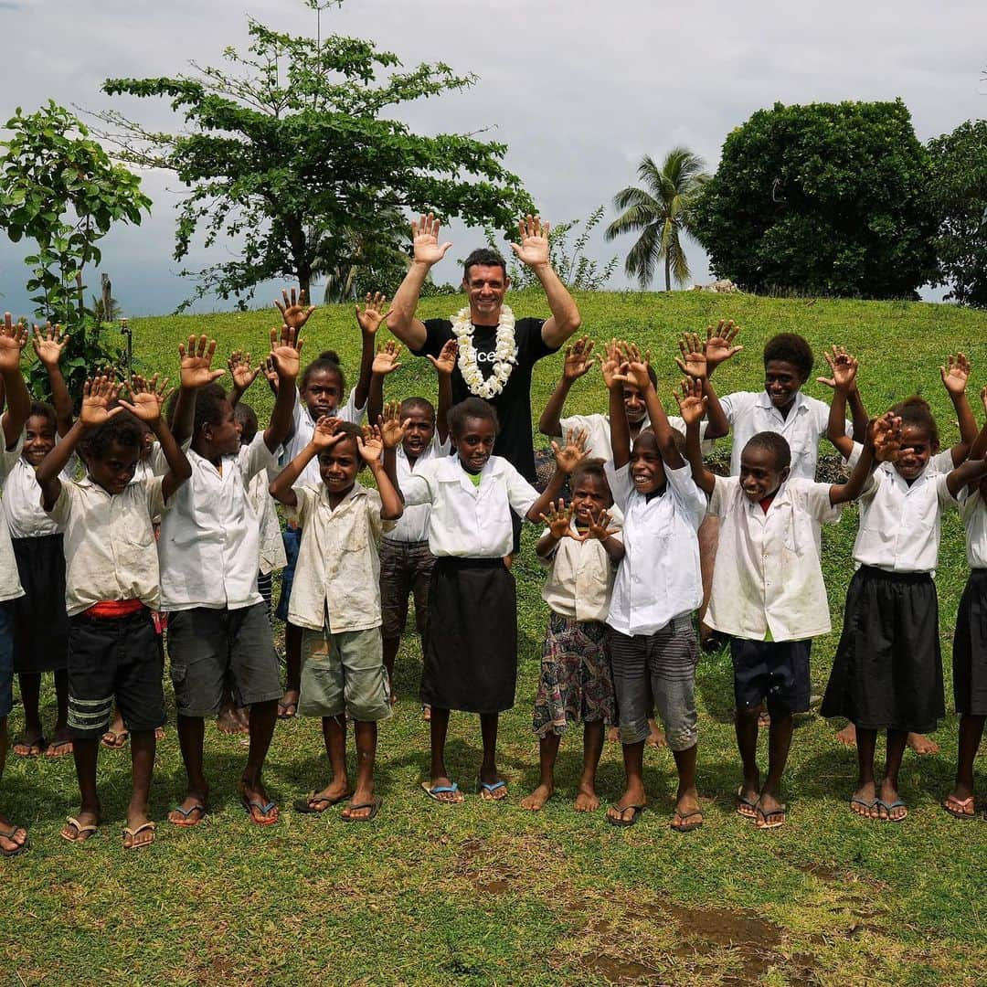 ダニエル・カーターのインスタグラム：「Today, we celebrate World Children's Day, a day dedicated to raising awareness about the needs of children around the world.  While there is still work ahead, the DC10Fund is committed to the mission of empowering children in Aotearoa and the surrounding Pacific. Our goal is to educate children on their rights, enabling them to thrive, and ensuring they are equipped to build bright and promising futures for themselves.  If you would like to support the DC10fund in our mission to help children reach their full potential, head to the link in my bio.」