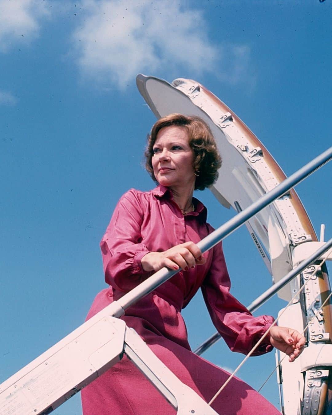 Rolling Stoneさんのインスタグラム写真 - (Rolling StoneInstagram)「Rosalynn Carter, former first lady and wife of Jimmy Carter, as well as a devoted housing and mental health advocate, has died. Link in bio for more. 📷 Diana Walker/Getty, Bromberger Hoover Photography/Getty」11月20日 5時55分 - rollingstone