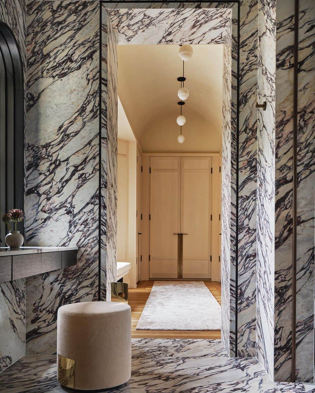 ケリーウェアスラーさんのインスタグラム写真 - (ケリーウェアスラーInstagram)「MULTI-LEVEL BATH Soaking up weekend vibes in this multi-level bathroom clad in Viola Antica marble. In this historic property, my studio and I modernized and transformed this primary suite bathroom. The highlight is a unique double-sided shower, seamlessly integrated into the multi-tiered space. Complementing this is a well-appointed his and her closet with a barrel vault ceiling. Every thoughtful detail we designed adds the perfect touch for weekend beauty and wellness rituals. XK」11月20日 5時48分 - kellywearstler