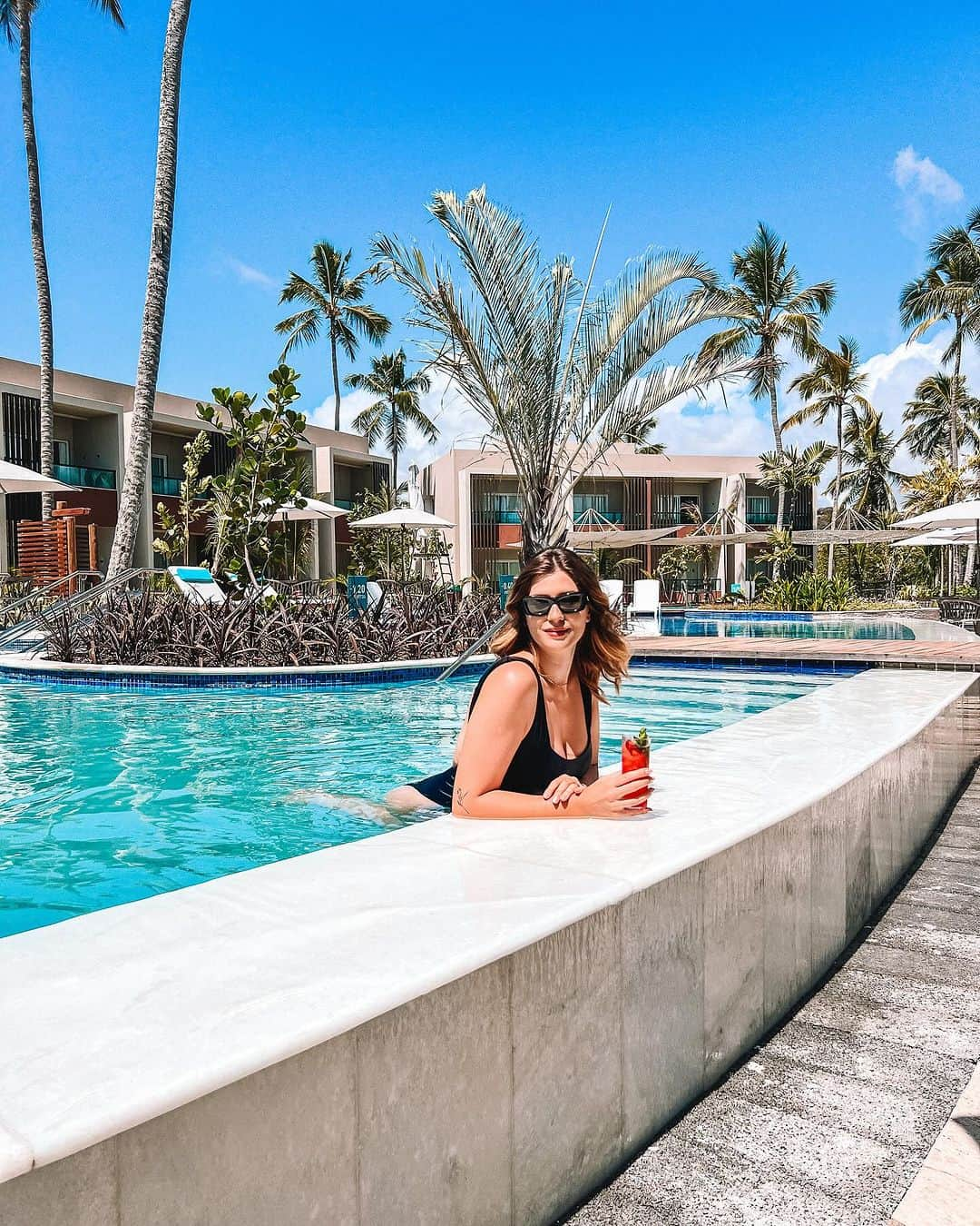 ニーナのインスタグラム：「photo dump de momentos maravilhosos no @japaratingaresort ♥️🌴 o primeiro Resort All Inclusive Premium do país, nem gosto né? Conheciam?」