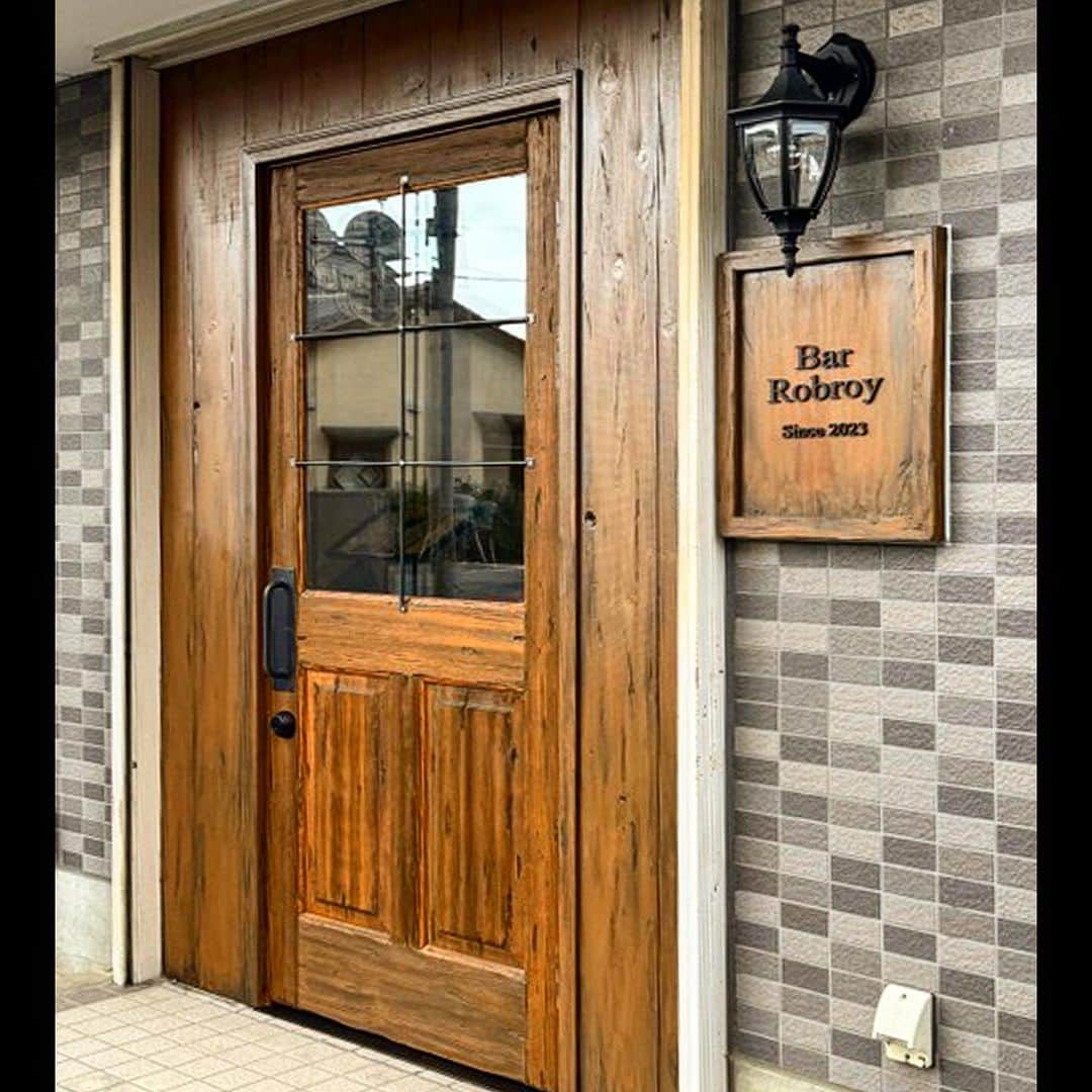 木製ドアの全国通販　ウッドデポさんのインスタグラム写真 - (木製ドアの全国通販　ウッドデポInstagram)「11月末に素敵なBARをオープン予定の@bar_rob.roy 様完成おめでとうございます♪心よりお祝い申し上げます！ #木製ドア #木のドア #玄関ドア #室内ドア #アンティーク風ドア #ビンテージドア #ヴィンテージ #自宅カフェ #自宅ショップ #カフェ改装 #カスタムドア #コンテナハウス #古民家リノベーション #古民家改装 #古民家再生 #マイホーム計画中 #新築 #店舗 #美容室改装 #リノベ #リノベーション #店舗改装中」11月20日 5時57分 - wood_depot