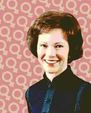 サンドラ・バーンハードのインスタグラム：「We lost a great humanitarian today #rosalynncarter she & Jimmy have served as the most dedicated & inspiring First Lady & President decade after decade their unfailing love for one another made you believe that it was possible we honor this wonderful  lady today」