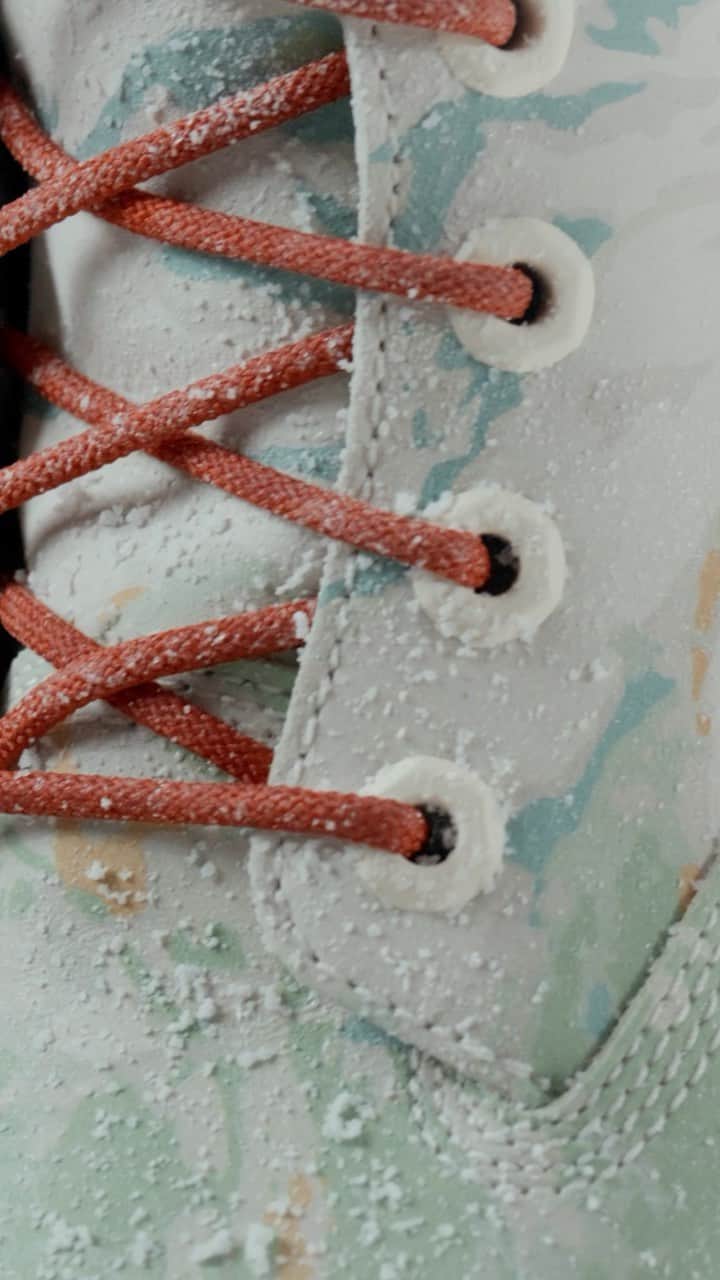 ティンバーランドのインスタグラム：「Inspired by the slopes, made for the streets. ❄️  The Original Timberland® Boot gets an ‘après’ makeover, featuring recycled Primaloft insulation for added warmth and a trail map inspired upper.  Add the women’s Ski School Timberland® Heritage 6-inch Waterproof Boot to your holiday wardrobe or to cart for the perfect gift this season.  #Timberland  #BuiltForTheBold #Holiday」