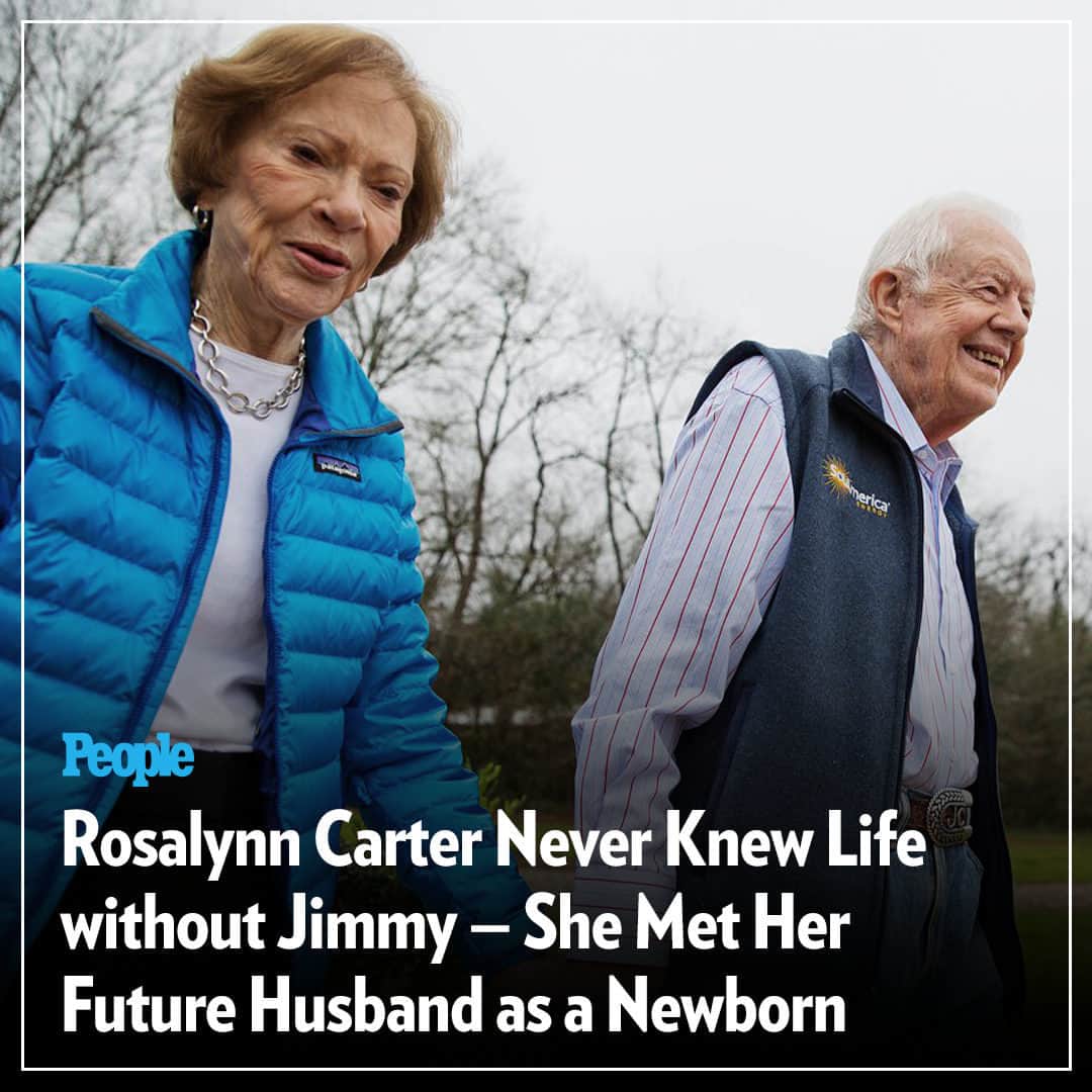 People Magazineのインスタグラム：「Rosalynn Carter had spent the vast majority of her life — 77 years — married to former President Jimmy Carter, and by all accounts, she had no regrets. 🤍   Despite the immeasurable stress they had faced at various points in their relationship, Jimmy and Rosalynn had never crumbled, always leaning on one another when things got tough.  Read all about their love story in our bio link. | 📷: AP」