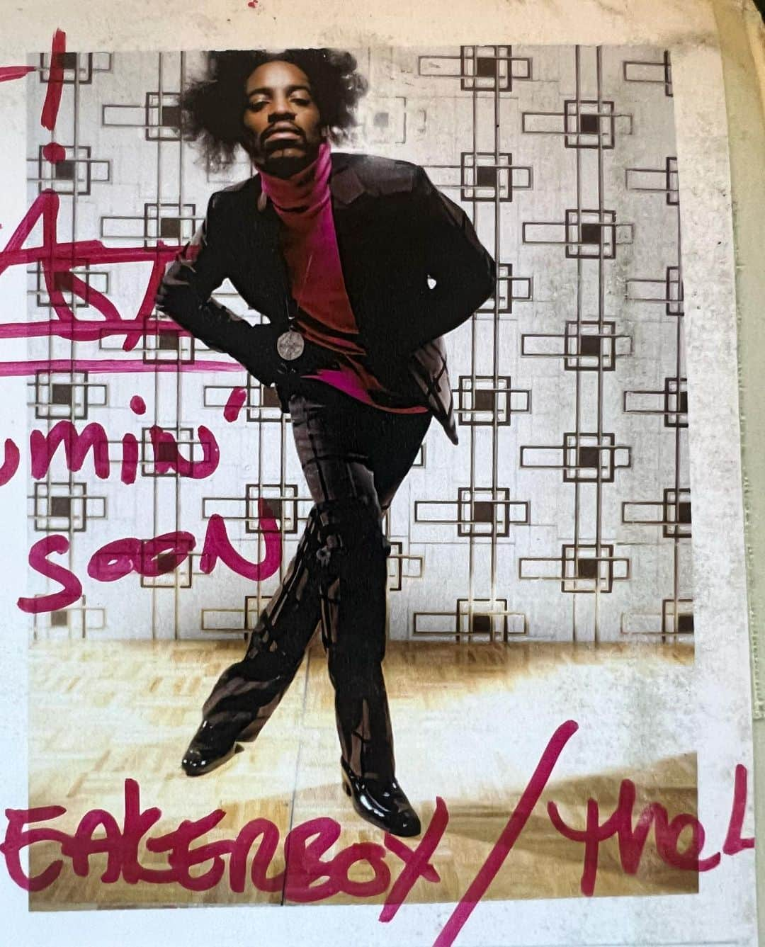 ベン・ワッツさんのインスタグラム写真 - (ベン・ワッツInstagram)「BIG UP André 3000 wiv the release of your new album “ new blue sun” …… these are old Polaroids from 05 for @gq x @andre3000 styled by @madelineweeks @jimmooregq  awesome sets by @noemibonazzi the energy that day was fantastic #benwatts #andre3000 #scrapbooking #polaroid」11月20日 6時07分 - wattsupphoto