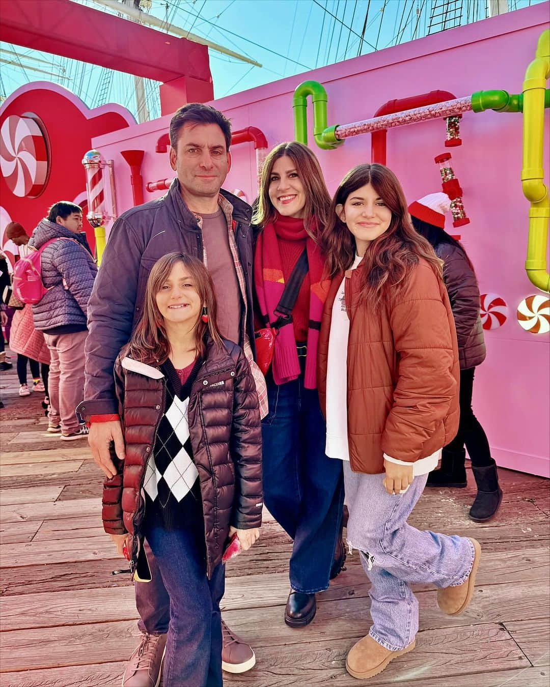 Ilana Wilesさんのインスタグラム写真 - (Ilana WilesInstagram)「We went to the @target Wonderland event this morning which is always such a fun way to kick off the holiday season! We posed in a giant Barbie box, played some Mario Kart outside on the pier, made LEGO snowflakes, explored a VR world, won holiday themed socks in the claw machine and checked out all the fun new toys that Target is featuring this holiday season. FYI, Harlow’s #1 pick is the toy Target register so she can play Target at home 😂 It’s open to the public until 7pm today at Pier 16 & 17 if you are in the area! If you can’t make it today, check out all of Target’s fun holiday things at the link in my bio!#TargetWonderland #TargetHoliday #TargetPartner」11月20日 6時07分 - mommyshorts