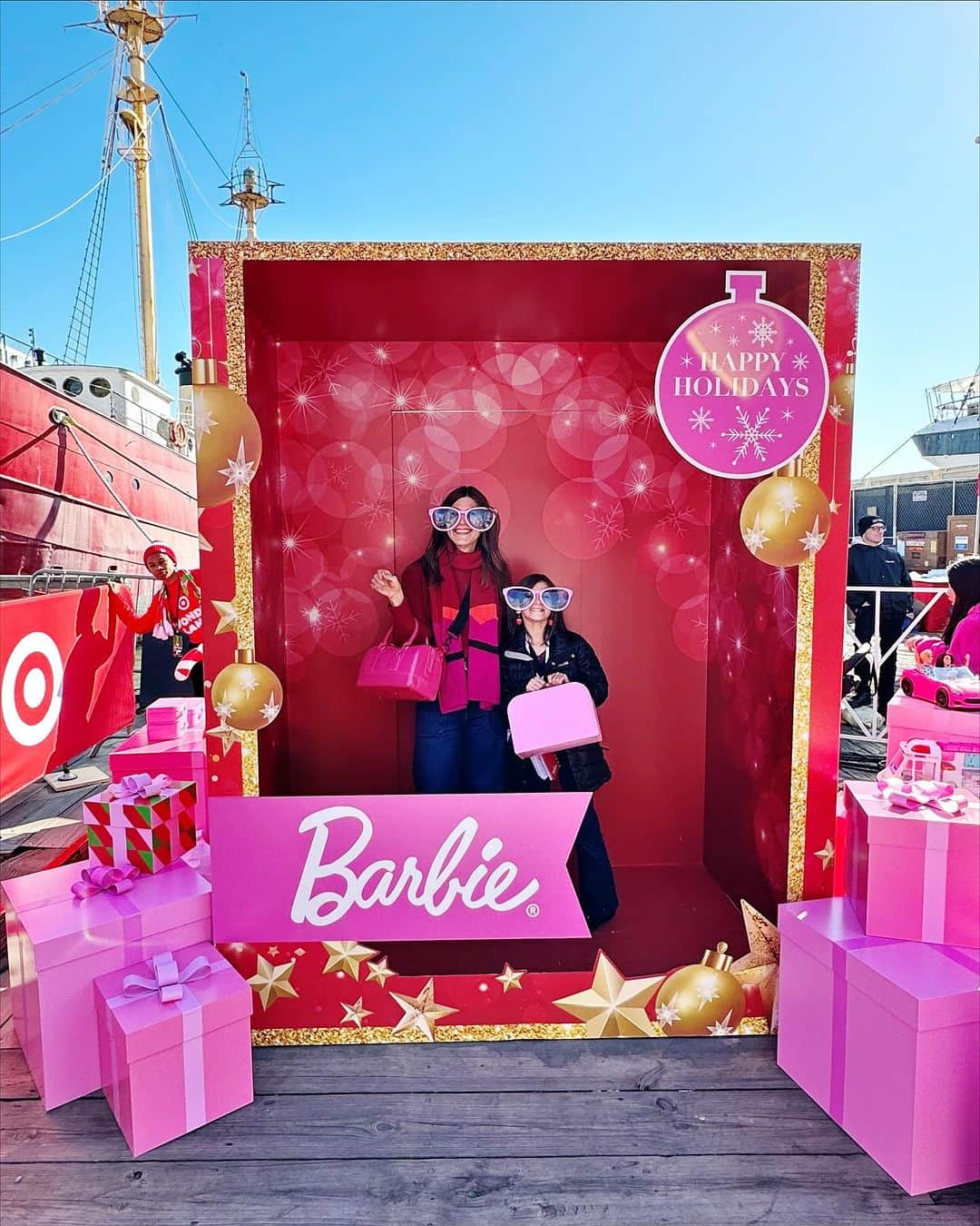 Ilana Wilesのインスタグラム：「We went to the @target Wonderland event this morning which is always such a fun way to kick off the holiday season! We posed in a giant Barbie box, played some Mario Kart outside on the pier, made LEGO snowflakes, explored a VR world, won holiday themed socks in the claw machine and checked out all the fun new toys that Target is featuring this holiday season. FYI, Harlow’s #1 pick is the toy Target register so she can play Target at home 😂 It’s open to the public until 7pm today at Pier 16 & 17 if you are in the area! If you can’t make it today, check out all of Target’s fun holiday things at the link in my bio!#TargetWonderland #TargetHoliday #TargetPartner」