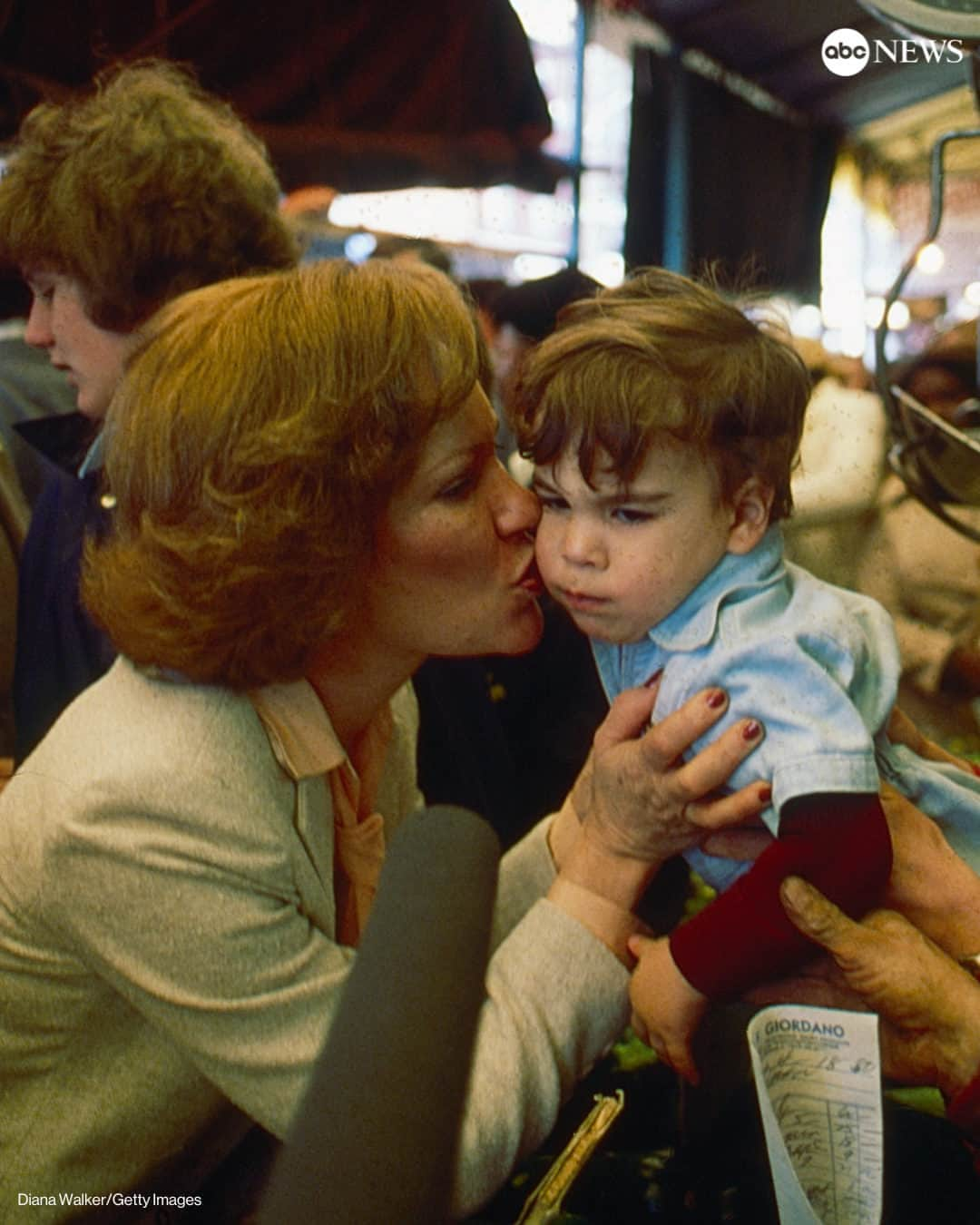 ABC Newsさんのインスタグラム写真 - (ABC NewsInstagram)「Former first lady Rosalynn Carter, 96, the wife of former Pres. Jimmy Carter, died peacefully at home Sunday, the Carter Center said.  Mrs. Carter served as the country's first lady during her husband's only term as U.S. president, from 1977 to 1981.  More on her life and legacy at the link in bio.」11月20日 6時21分 - abcnews