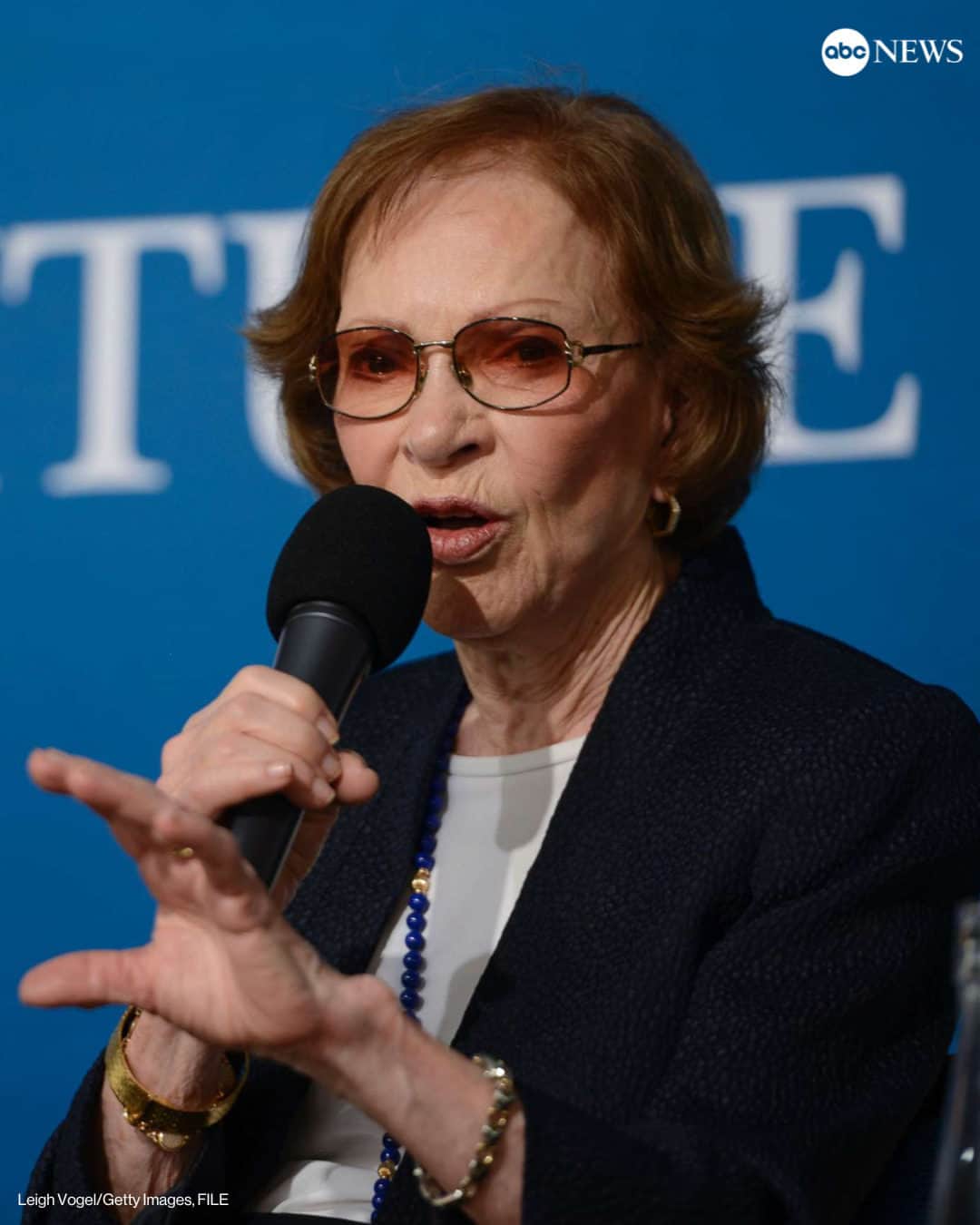ABC Newsさんのインスタグラム写真 - (ABC NewsInstagram)「Former first lady Rosalynn Carter, 96, the wife of former Pres. Jimmy Carter, died peacefully at home Sunday, the Carter Center said.  Mrs. Carter served as the country's first lady during her husband's only term as U.S. president, from 1977 to 1981.  More on her life and legacy at the link in bio.」11月20日 6時21分 - abcnews