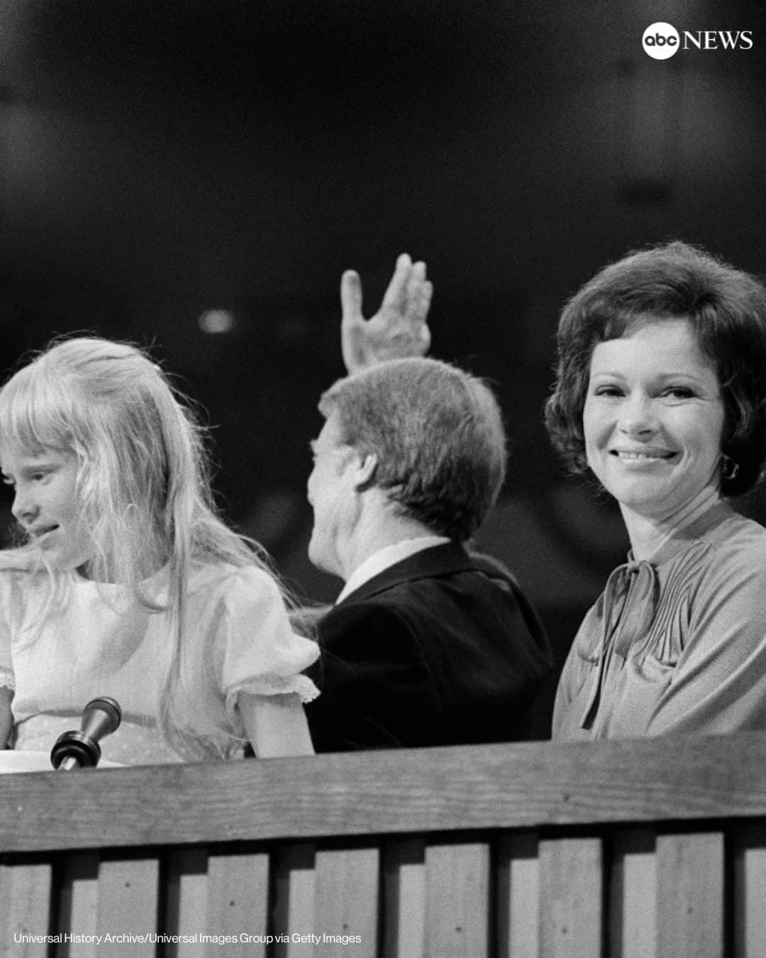 のインスタグラム：「Former first lady Rosalynn Carter, 96, the wife of former Pres. Jimmy Carter, died peacefully at home Sunday, the Carter Center said.  Mrs. Carter served as the country's first lady during her husband's only term as U.S. president, from 1977 to 1981.  More on her life and legacy at the link in bio.」