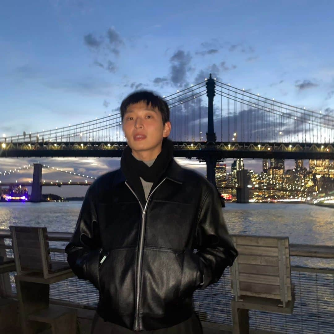 ジヌン さんのインスタグラム写真 - (ジヌン Instagram)「#NY 투 톱 다리👍」11月20日 6時15分 - jinwoon52