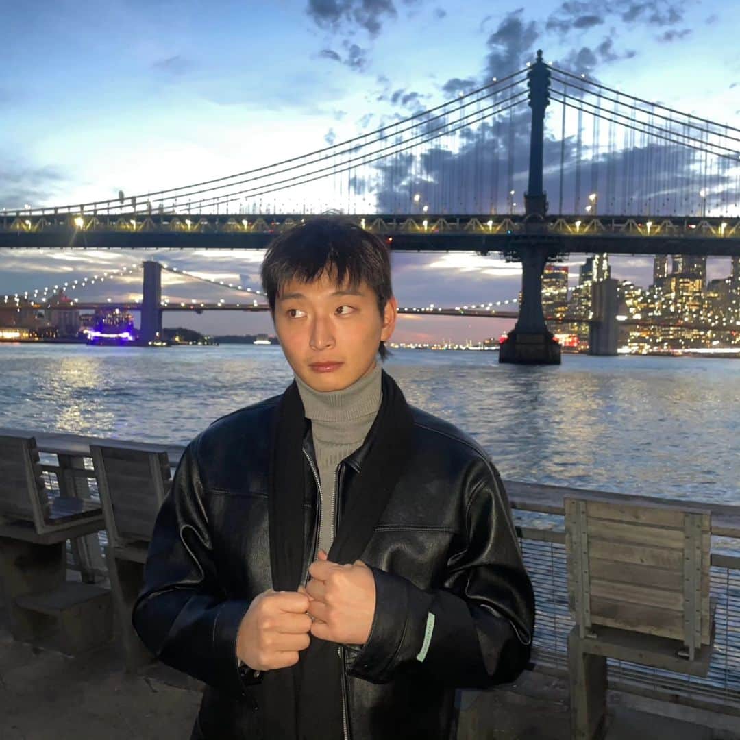 ジヌン さんのインスタグラム写真 - (ジヌン Instagram)「#NY 투 톱 다리👍」11月20日 6時15分 - jinwoon52