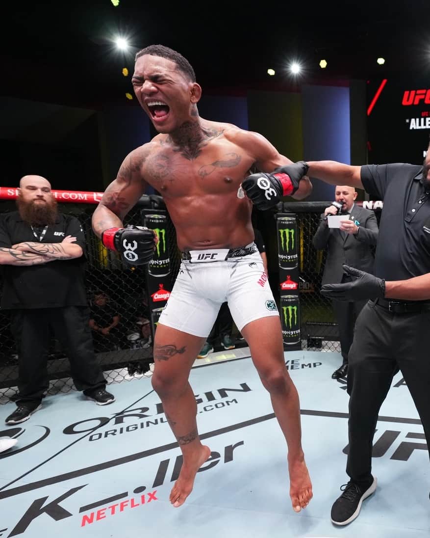 UFCさんのインスタグラム写真 - (UFCInstagram)「Another tremendous performance from @MiichaelUFC last night at #UFCVegas82 💪  What's next for Ecuador's rising star ? 🇪🇨」11月20日 6時32分 - ufc