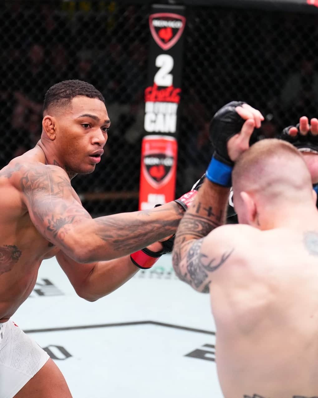 UFCさんのインスタグラム写真 - (UFCInstagram)「Another tremendous performance from @MiichaelUFC last night at #UFCVegas82 💪  What's next for Ecuador's rising star ? 🇪🇨」11月20日 6時32分 - ufc