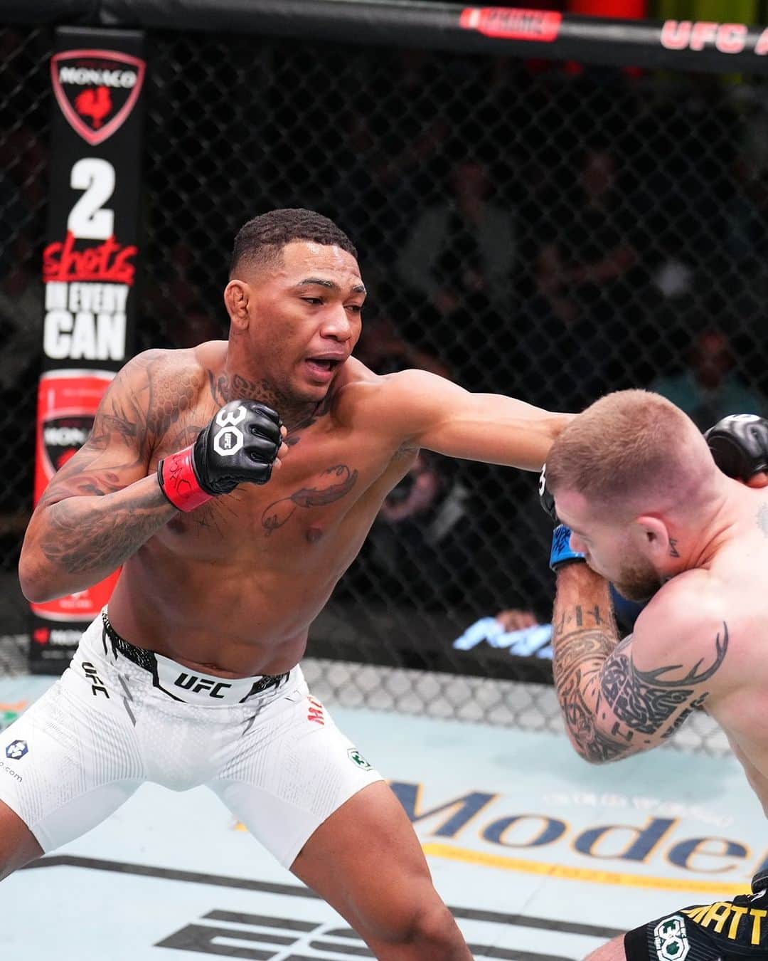 UFCさんのインスタグラム写真 - (UFCInstagram)「Another tremendous performance from @MiichaelUFC last night at #UFCVegas82 💪  What's next for Ecuador's rising star ? 🇪🇨」11月20日 6時32分 - ufc