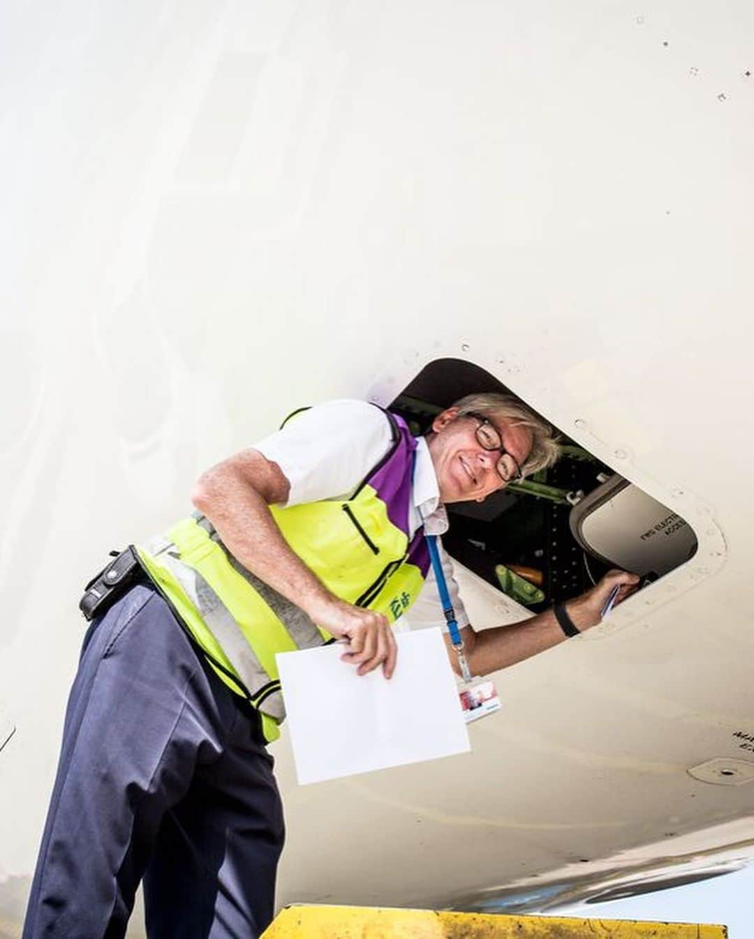 KLMオランダ航空さんのインスタグラム写真 - (KLMオランダ航空Instagram)「Shout out to all great men! 👨‍✈️👨‍🔧👨‍🏭👨‍💼👷‍♂️👨‍💻🙎‍♂️👏  #klm #royaldutchairlines #internationalmensday #men #proud #mensday」11月19日 21時54分 - klm