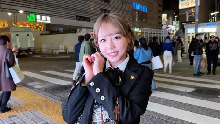 浜崎真緒のインスタグラム：「「快閃IM電音門票免費送！」 My dear Fans，下星期香港維園我有show呀，現在大會還特別送了多張門票給我們送比Fans enjoy ，如有時間過來請即登記，數量有限架，到時見！  到時活動在維園3x3Village ( www.mcahk.com/fiba2023 )，表演舞台舉行的IM International Music Show ( www.fxspacehk.com/im )邀請各位相約銅鑼灣維園盡情狂歡，當中有三大亞洲極具人氣當紅DJ加上十多位來自香港和各地當紅DJ台上演出，打造最強「Sport+Fest」嘉年華，將三人籃球世界賽、勁爆音樂和美酒美食聯合上演。  日期：2023年11月24-26日 IM Show 時間：16:30 - 22:00   **免費門票登記** 支持音樂文化，大會特別送出IM International Music Show門票，請即登入 https://forms.gle/XRhdtv6nTynwff779 登記索取。  因數量有限，如滿額可登入Klook www.klook.com/zh-HK/activity/97755-im-international-music-festival-hk/ 並輸入優惠碼：IMBIG150凡購買2張或以上即可獲半價優惠(正價$399/張，現$199/張) *球賽門票並不包括在內」