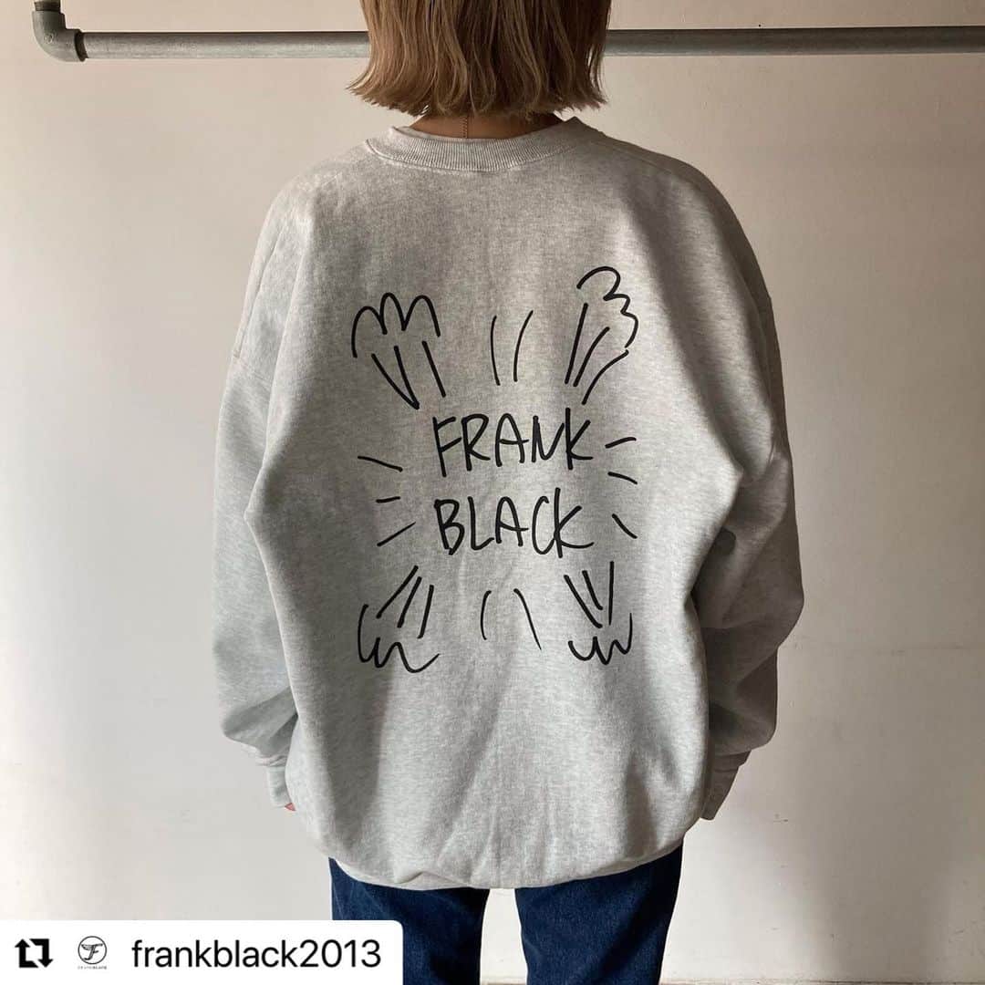 KEN KAGAMIさんのインスタグラム写真 - (KEN KAGAMIInstagram)「#Repost @frankblack2013 with @use.repost ・・・ -  第1弾㊗️ FRANKBLACK10周年記念オリジナルプリントスウェット  90s デッドストック USA製のフルーツオブザルームのボディに @kenkagami さんのデザインを施した数量限定スウェットです。  ホワイト size : XLとXXL グレー size : XXLのみ ネイビー size : XLのみ  女性スタッフ(身長164cm)着用分はグレーのXXLですが、一度洗濯・乾燥したもので少し縮み、程良いオーバーサイズ感になります。 男性スタッフ(身長175cm)着用分はホワイトのXLです。  12/9(土)発売開始 第2弾のオリジナルアイテムもございますので楽しみにお待ちください😌  ※数量限定のため、在庫には限りがあります。 　無くなり次第、販売を終了させていただきます。  #kenkagami #加賀美健 #加賀美健さん  #shimokitazawavintage #shimokitazawa #vintageshop #hurugi #hurugiya #90s #下北沢古着屋 #下北沢古着 #下北古着屋 #下北古着 #きれいめ古着 #90年代古着 #古着屋 #古着屋巡り」11月19日 21時54分 - kenkagami
