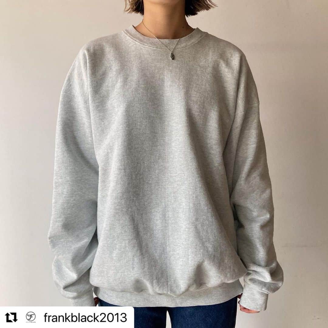 KEN KAGAMIさんのインスタグラム写真 - (KEN KAGAMIInstagram)「#Repost @frankblack2013 with @use.repost ・・・ -  第1弾㊗️ FRANKBLACK10周年記念オリジナルプリントスウェット  90s デッドストック USA製のフルーツオブザルームのボディに @kenkagami さんのデザインを施した数量限定スウェットです。  ホワイト size : XLとXXL グレー size : XXLのみ ネイビー size : XLのみ  女性スタッフ(身長164cm)着用分はグレーのXXLですが、一度洗濯・乾燥したもので少し縮み、程良いオーバーサイズ感になります。 男性スタッフ(身長175cm)着用分はホワイトのXLです。  12/9(土)発売開始 第2弾のオリジナルアイテムもございますので楽しみにお待ちください😌  ※数量限定のため、在庫には限りがあります。 　無くなり次第、販売を終了させていただきます。  #kenkagami #加賀美健 #加賀美健さん  #shimokitazawavintage #shimokitazawa #vintageshop #hurugi #hurugiya #90s #下北沢古着屋 #下北沢古着 #下北古着屋 #下北古着 #きれいめ古着 #90年代古着 #古着屋 #古着屋巡り」11月19日 21時54分 - kenkagami