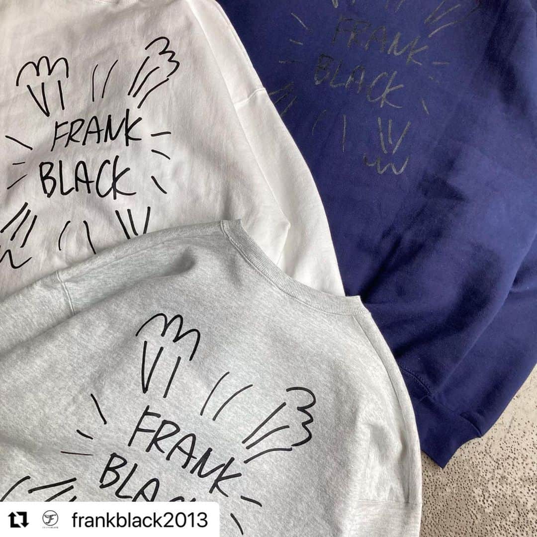 KEN KAGAMIさんのインスタグラム写真 - (KEN KAGAMIInstagram)「#Repost @frankblack2013 with @use.repost ・・・ -  第1弾㊗️ FRANKBLACK10周年記念オリジナルプリントスウェット  90s デッドストック USA製のフルーツオブザルームのボディに @kenkagami さんのデザインを施した数量限定スウェットです。  ホワイト size : XLとXXL グレー size : XXLのみ ネイビー size : XLのみ  女性スタッフ(身長164cm)着用分はグレーのXXLですが、一度洗濯・乾燥したもので少し縮み、程良いオーバーサイズ感になります。 男性スタッフ(身長175cm)着用分はホワイトのXLです。  12/9(土)発売開始 第2弾のオリジナルアイテムもございますので楽しみにお待ちください😌  ※数量限定のため、在庫には限りがあります。 　無くなり次第、販売を終了させていただきます。  #kenkagami #加賀美健 #加賀美健さん  #shimokitazawavintage #shimokitazawa #vintageshop #hurugi #hurugiya #90s #下北沢古着屋 #下北沢古着 #下北古着屋 #下北古着 #きれいめ古着 #90年代古着 #古着屋 #古着屋巡り」11月19日 21時54分 - kenkagami